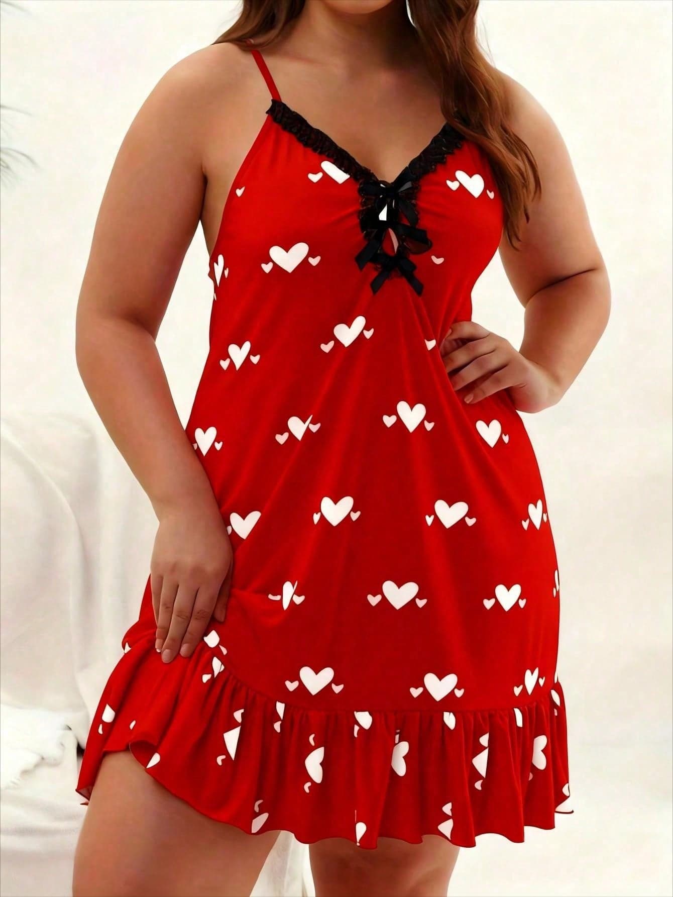 Plus-Size Women's Heart-Print Off-Shoulder Sleeveless Sleepwear – Adjustable Straps, All-Season Loungewear, Loose Fit, Comfortable Pajamas
