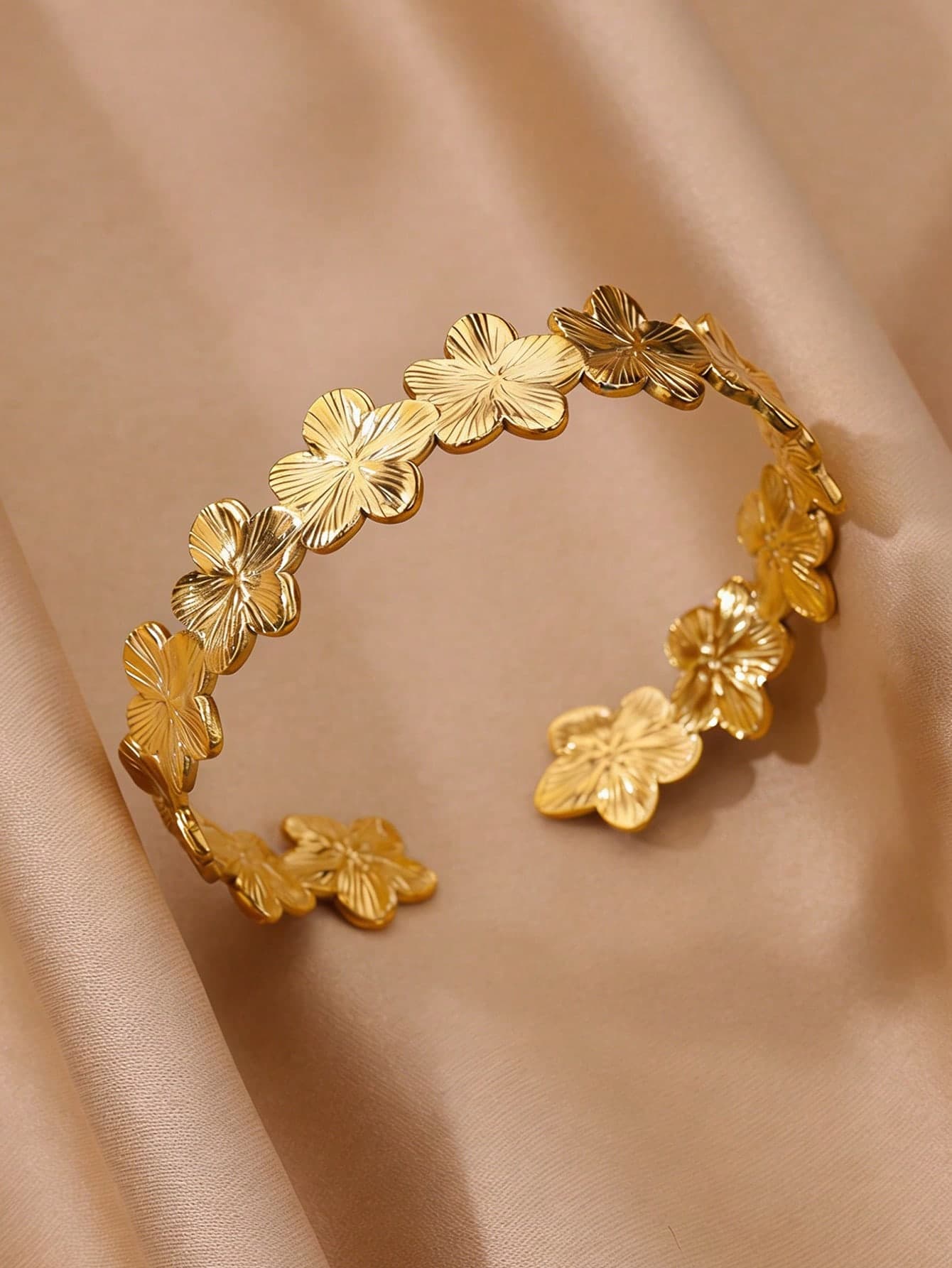 Exquisite Floral Stainless Steel Bracelet, 18K Gold Plated Plumeria Adjustable Open Cuff Bracelet, Suitable For Women, Mothers, Girlfriends And Best Friends, Gold Wedding Jewelry, Vacation Party Accessory, Unique Birthday, Anniversary Gift