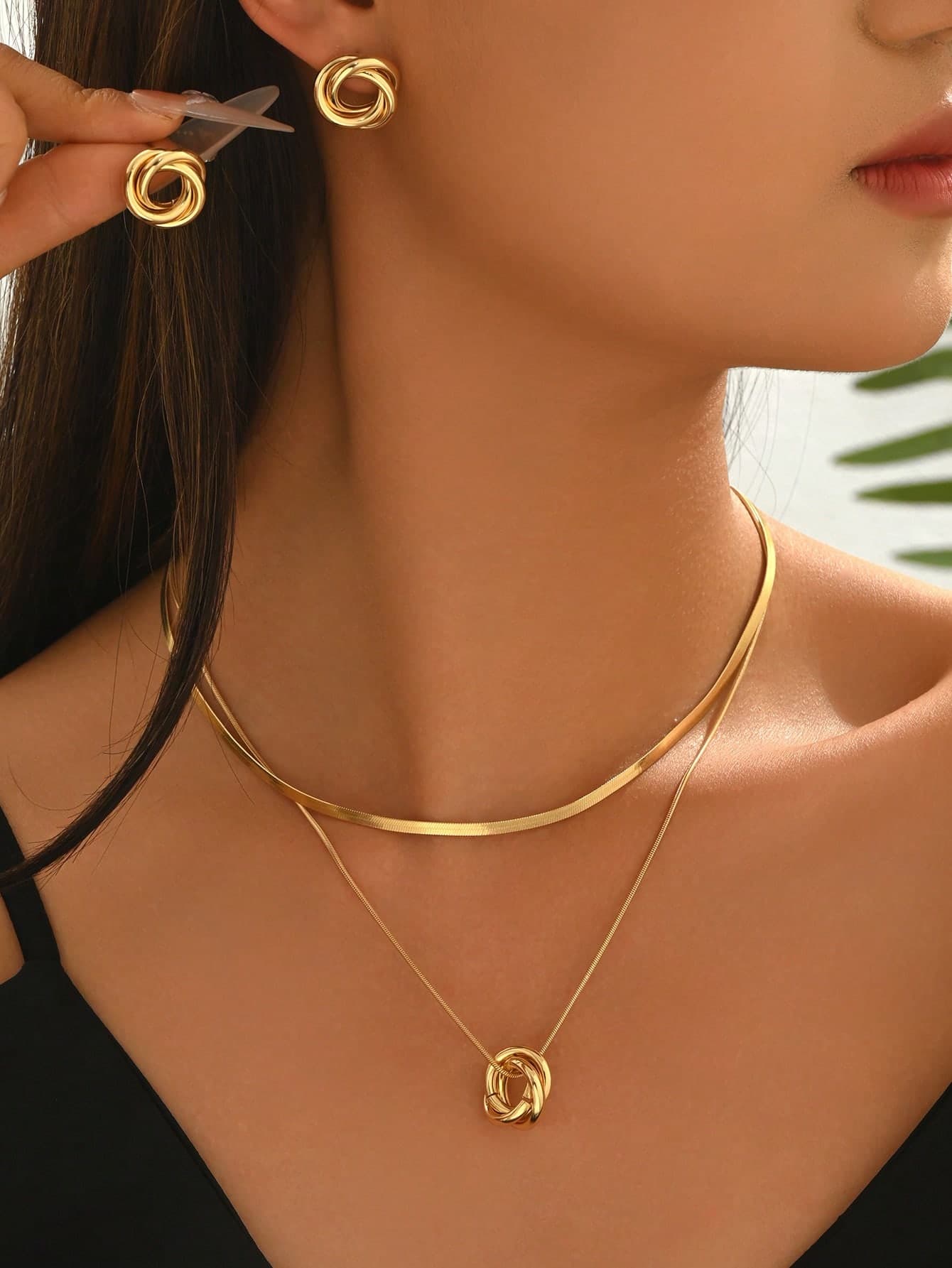 2pcs European & American New Twisted Double Layer Snake Bone Necklace & Earrings For Women, Layered Braided Pendant Minimalist Fashion Collarbone Chain, Suitable For Wedding, Party, Holiday Accessories
