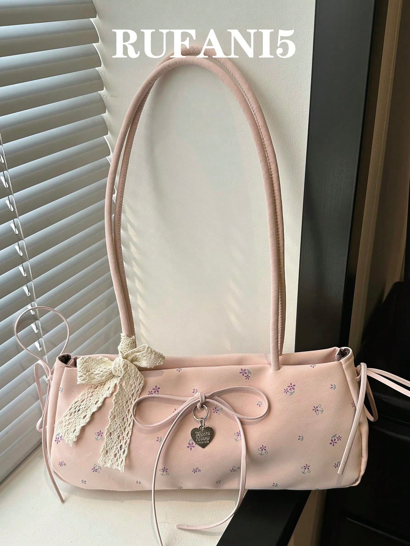 New Fashion Full-Print Lace Bow Decor Handbag, Elegant Multi-Purpose Metal Hanging Decoration Women's Shoulder Bag, Suitable For Shopping, Wallet, Shopping, Young Women, College Students, Newlyweds, White-Collar Workers. Ideal For Office, School, Work, Commuting, Outdoor Activities, Travel, Going Out And Other Occasions.