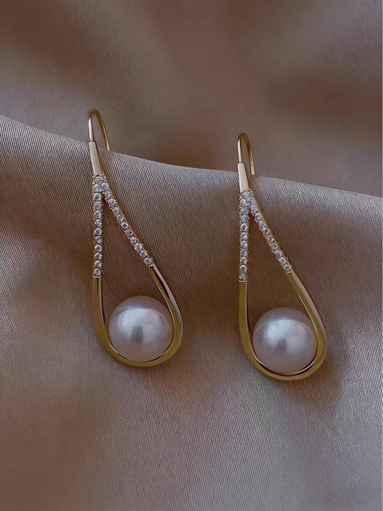 1 Pair Elegant Water Drop Faux Pearl Dangle Earrings, Exaggerated Long Earrings, Suitable For Women's Daily Wear