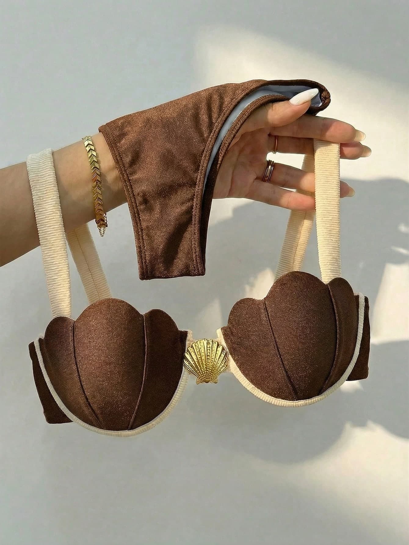 Bikinx Women's Elegant Vacation Shell Cup Contrast Trim Thin Wire Swimwear, Summer Beach Brown