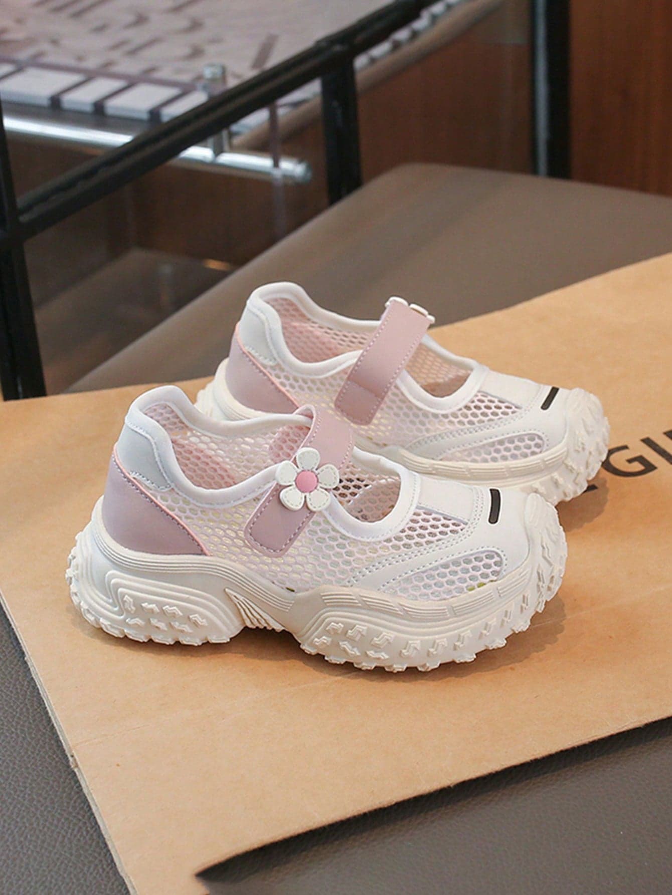 New Fashionable Mesh Sneakers For Girls, White + Pink Contrast, Overall Fresh And Cute