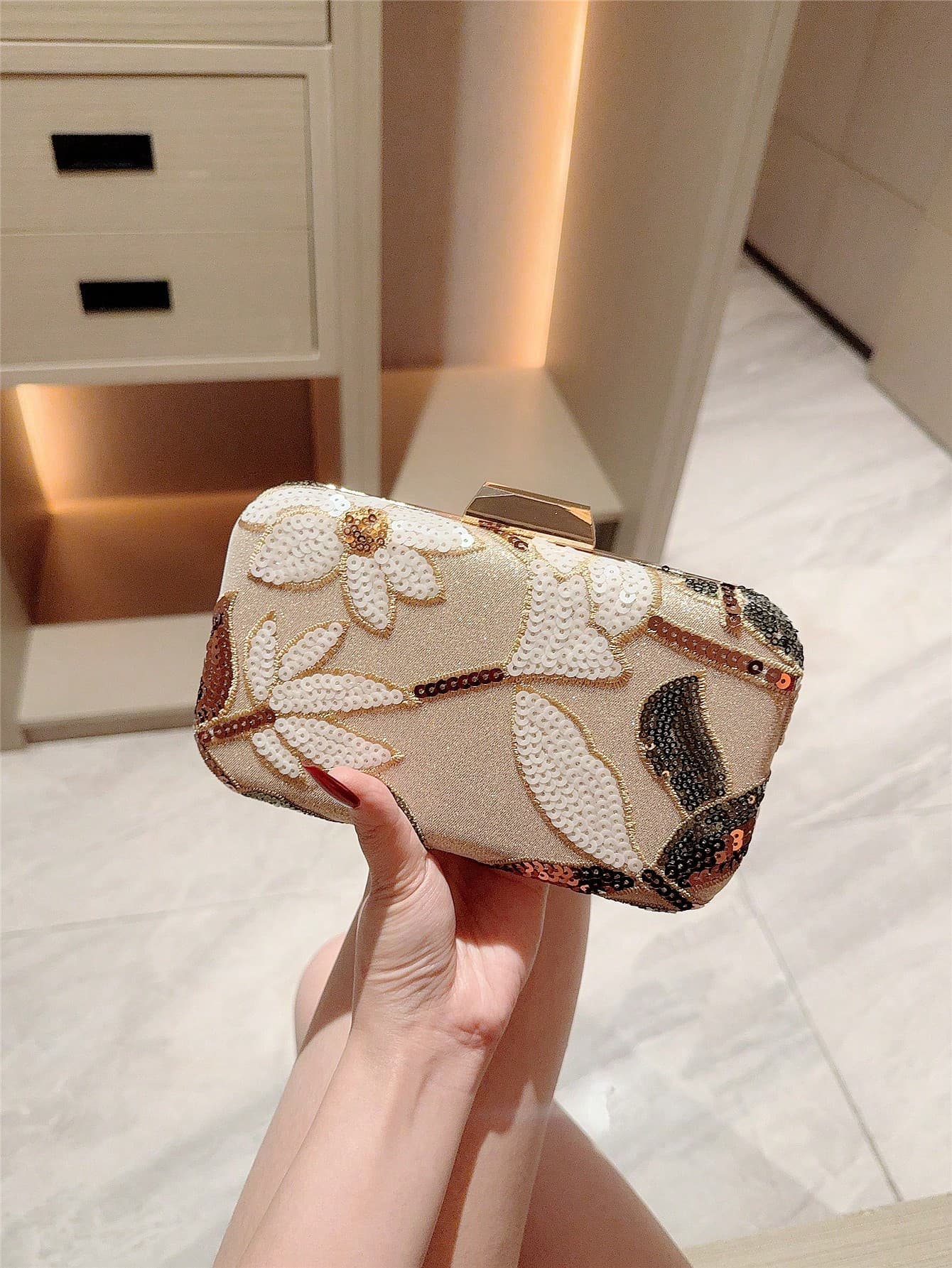 Moonlit Eve Bag, Multicolor Floral Crossbody Purse, Fashionable Retro Chain Clutch, Mini Square Box Bag, Suitable For Party Girls, Brides, College Students, Young Professionals, Versatile For Party, Prom, Wedding, Perfectly Matches Party Accessories, Pattern Sent Randomly
