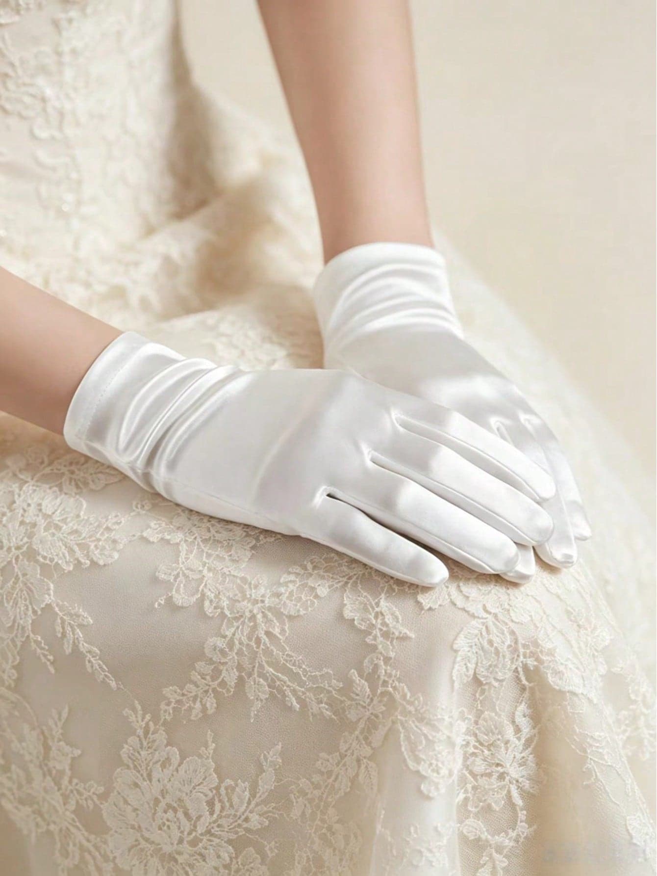 1 Pair Elegant Minimalist Versatile Short Bridal Gloves, Suitable For Weddings, Banquets, Cosplay, Parties, Photography Studios And Other Occasions