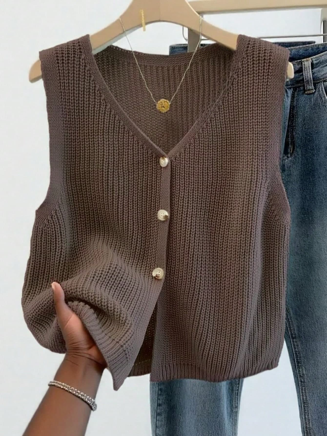 Women's Versatile V-Neck Knit Vest, Spring/Summer Fashion Piece, Button Front Sleeveless Cardigan Knitwear Top