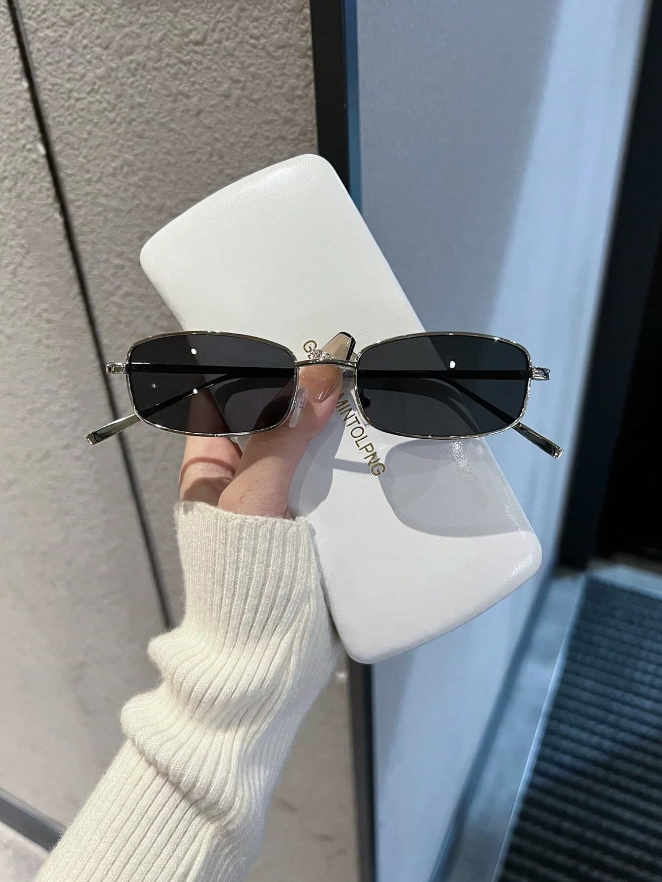 1 Pair Fashionable Retro Square Small Frame Metal Glasses, Suitable For Matching, Decoration, Travel, Vacation, Driving (Eyeglass Case Not Included)