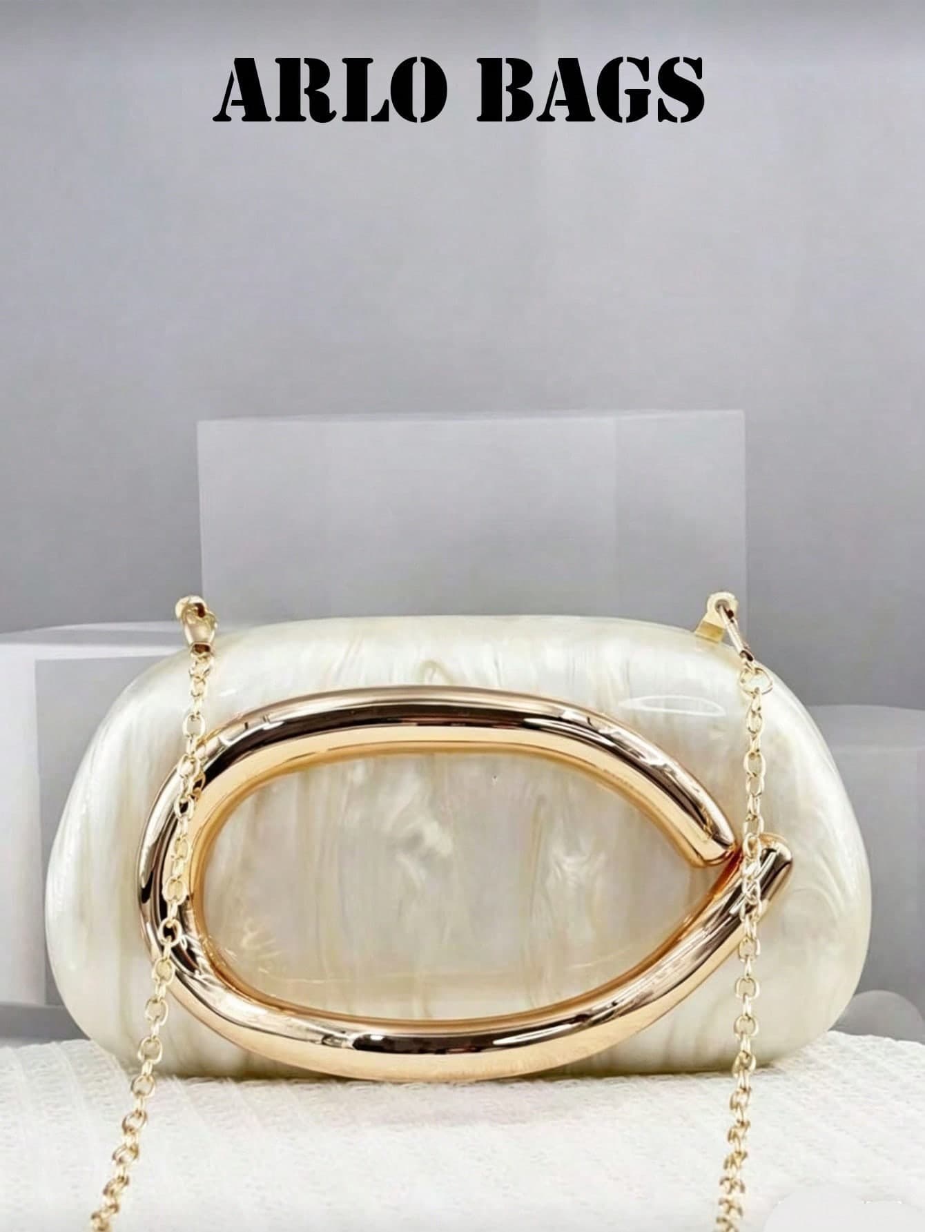 This Minimalist Acrylic Clutch Bag Features A Gold Chain Detail And Stylish Hardware. A Must-Have For Fashionable Women, It's Perfect For Parties, Weddings, And Special Occasions. A Versatile And Stylish Choice For Dates, Events, And Casual Outings.