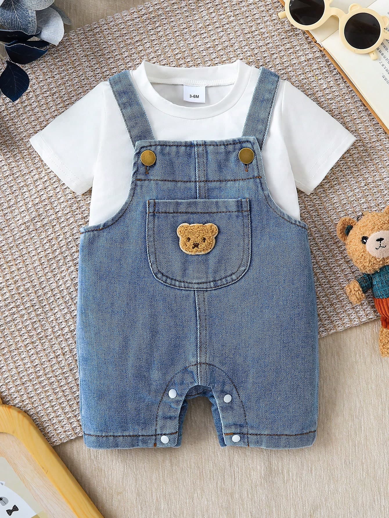 Summer Cute Playful Style Baby Boy T-Shirt + Denim Overalls Set, Bear Embroidery, Snap Button Design, Loose And Comfortable, Suitable For Daily Wear