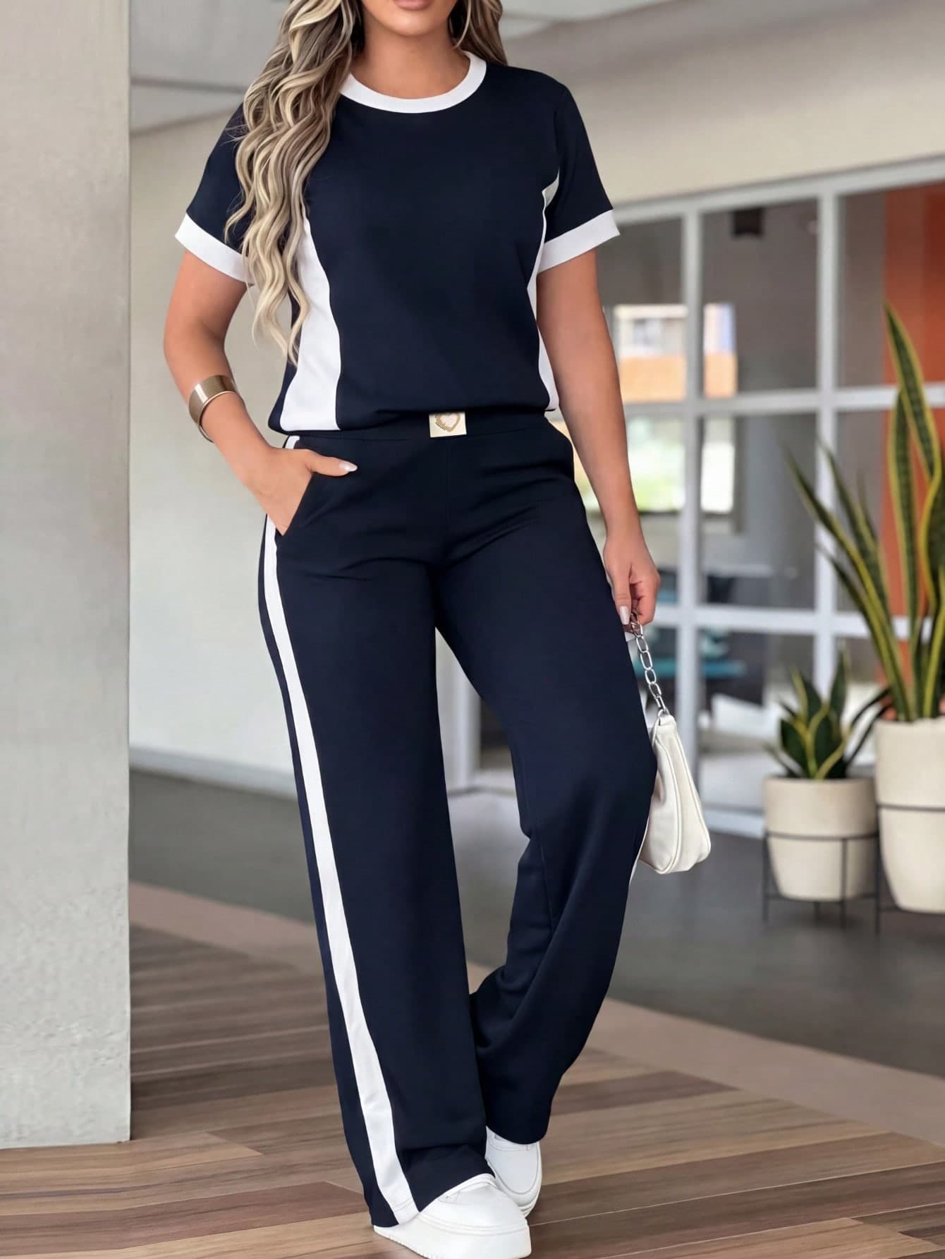 Casual Women's Fashion Commuter Suit, Comfortable Loose Patchwork Contrast Color Short Sleeve Top + Striped Contrast Color Straight Leg Pants 2-Piece Set, New Spring/Summer Women's Wear, Slim Fit, Suitable For Sports, Daily Wear, Workout, Running, Etc. Elegant