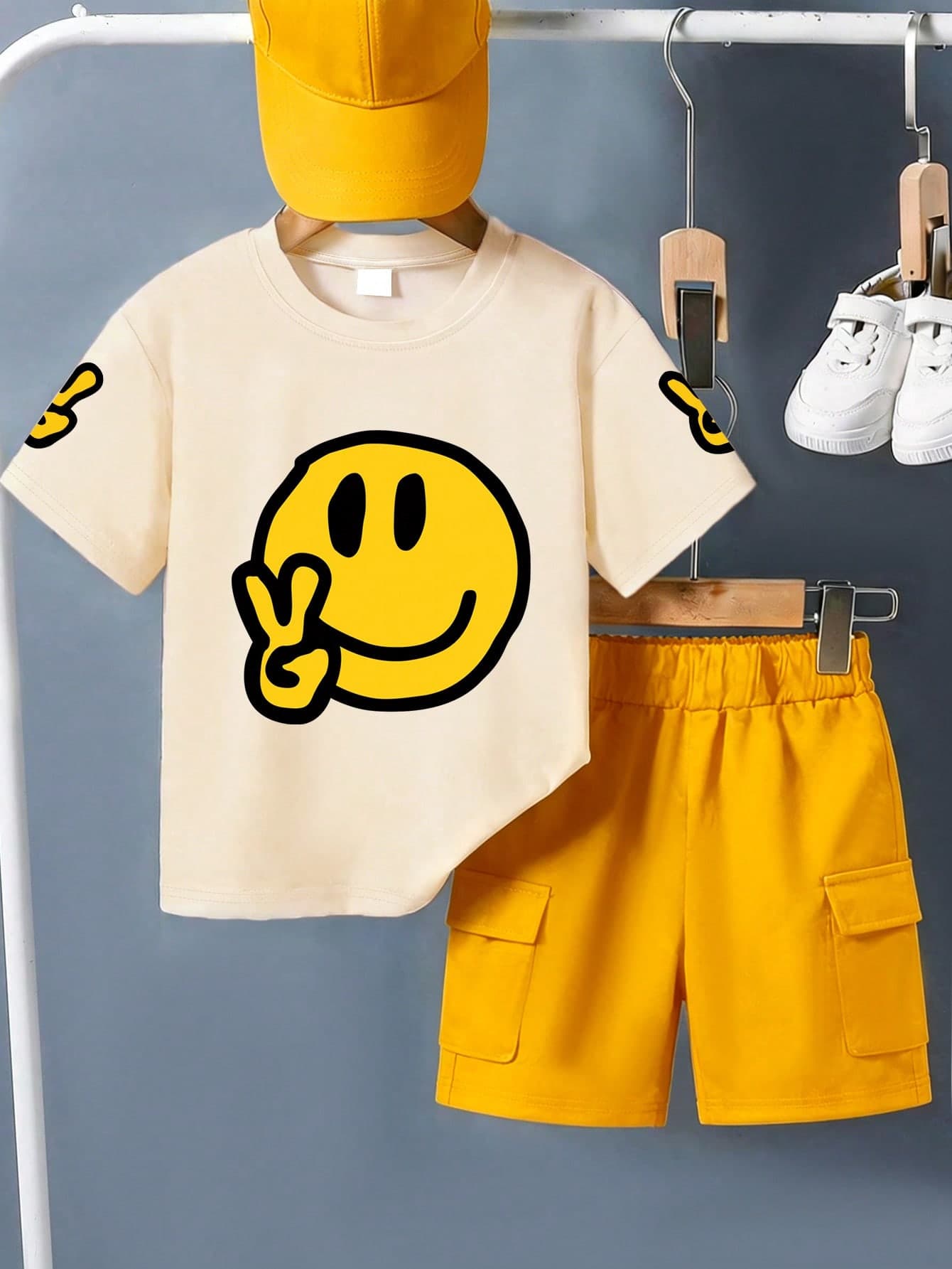 2pcs/Set Round Neck Short Sleeve T-Shirt With Graphic Face Print Paired With 1pc Minimalist Casual Khaki Shorts, Summer Casual Comfortable Set