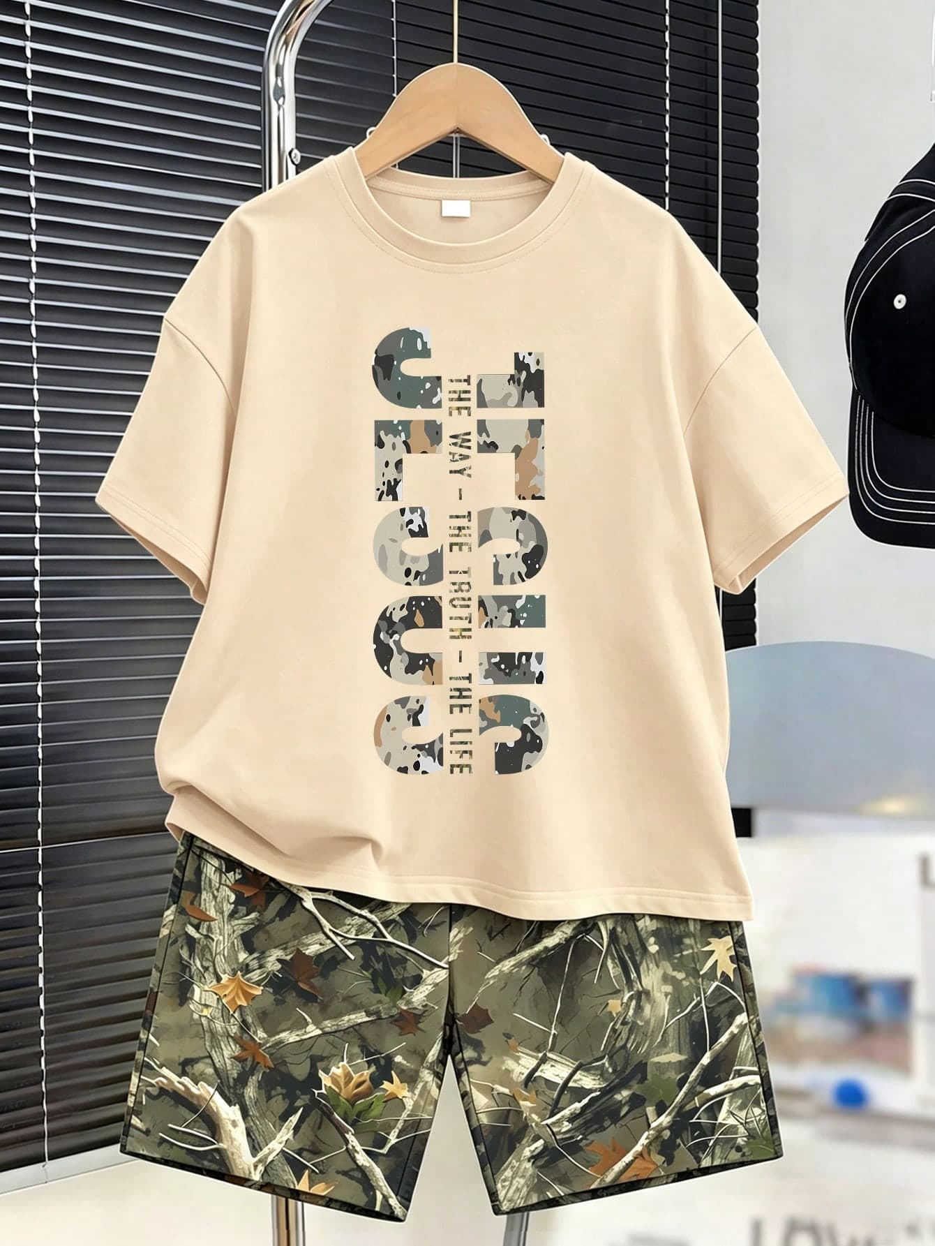 2pcs/Set Teen Boys Round Neck Short Sleeve T-Shirt With English Print Pattern And 1pc Minimalist Casual Shorts, Brand New Comfortable Summer Set