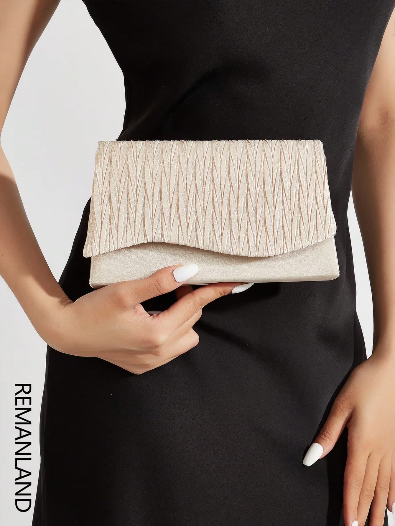 REMANLAND Elegant And Lightweight Pleated Fashion Clutch, A Glamorous And Charming Party/Evening Bag, Perfect For Party Girls, Brides, And Ladies. Features Hidden Card Slots And Compartments, Can Be Used As A Shoulder Bag Or Crossbody. Comes With A Detachable Metal Chain, Suitable For Balls, Banquets, Parties, And An Excellent Gift For Your Loved One.
