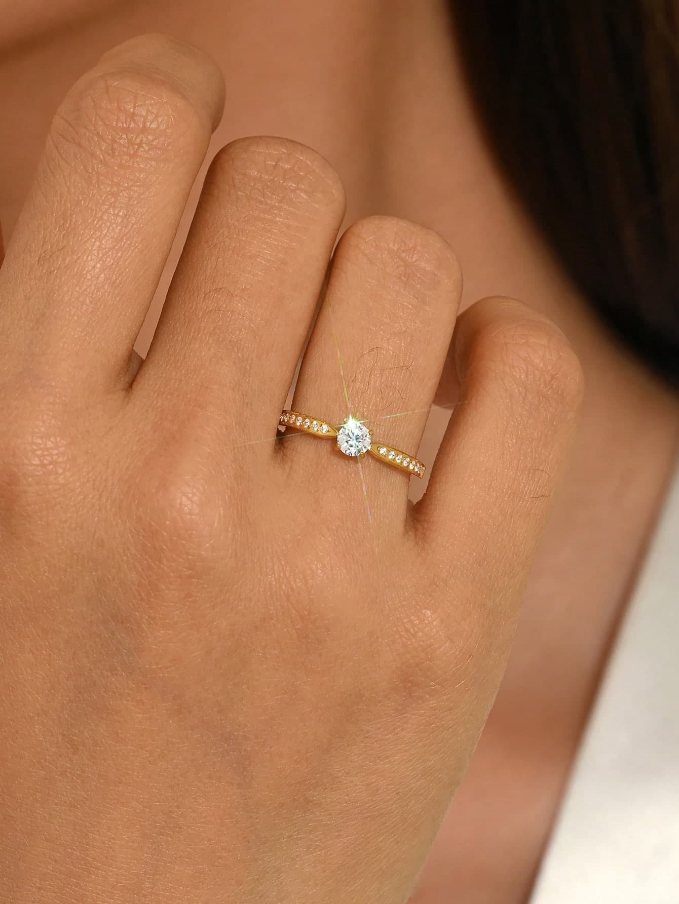 1pc Minimalist Luxury Single Diamond Ring, Versatile Fashion Elegant Slim Band Ring, Suitable For Commuting, Formal Wear, Casual, Beach, Date Night, And Gifting Occasions Such As Holidays, Couples, And Best Friends