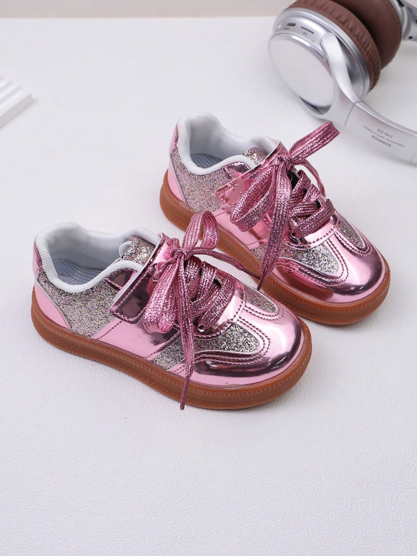 Girls' Pink Glitter Sports Shoes, Shiny Reflective Casual Shoes, Non-Slip Soft Sole, Hook And Loop Toddler Walking Shoes, Suitable For School Wear And Party Occasions