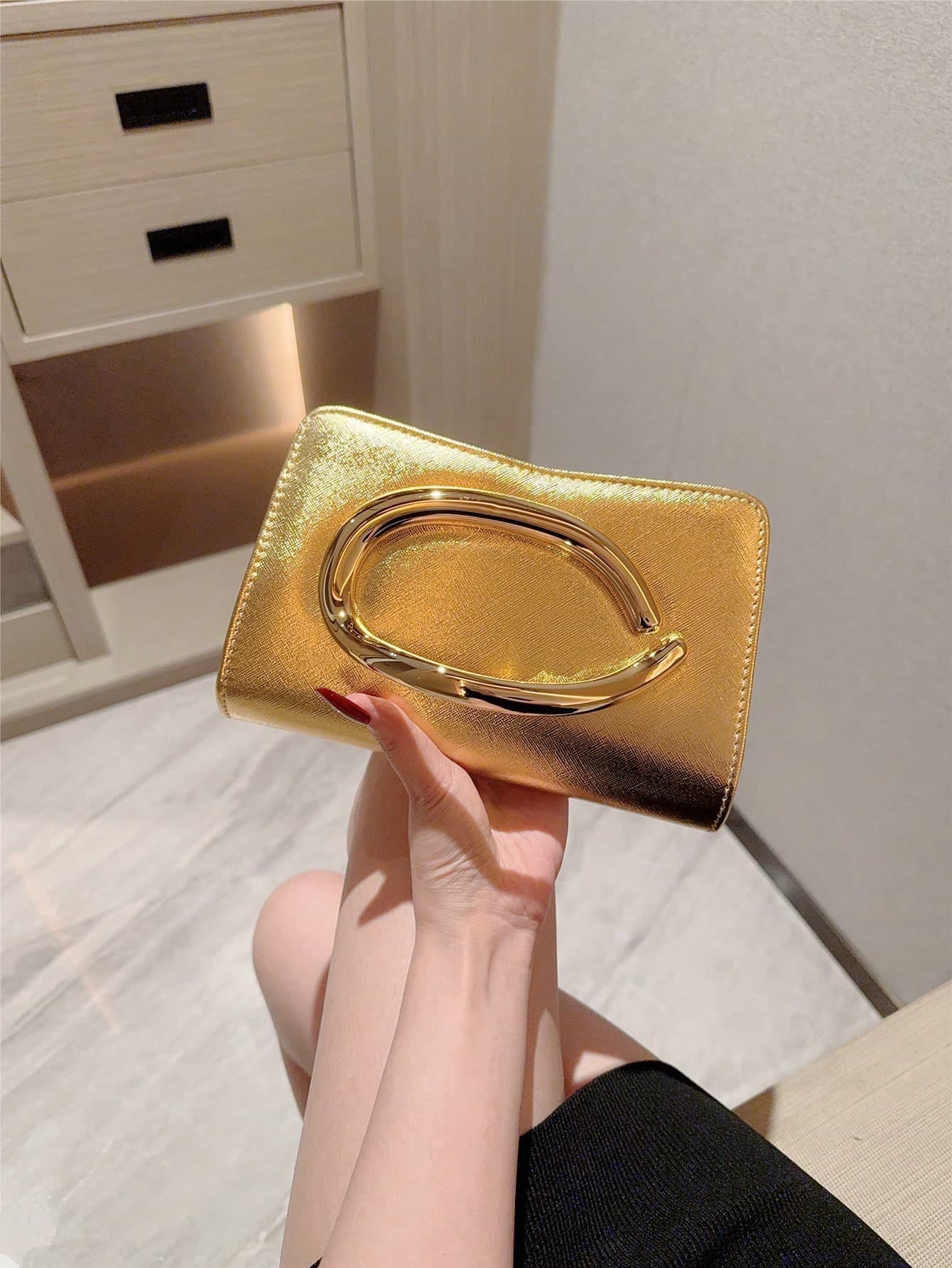 1pc European And American Fashion Metal Decor Mini Box Clutch, High-End Shiny Metal Strip Handbag For Women, Elegant Luxury Evening Bag For Formal Dress, PU Leather Party Bag/Romantic Wedding Clutch/Ball Bag/Cocktail Bag, Suitable For School Dance, With Metal Chain