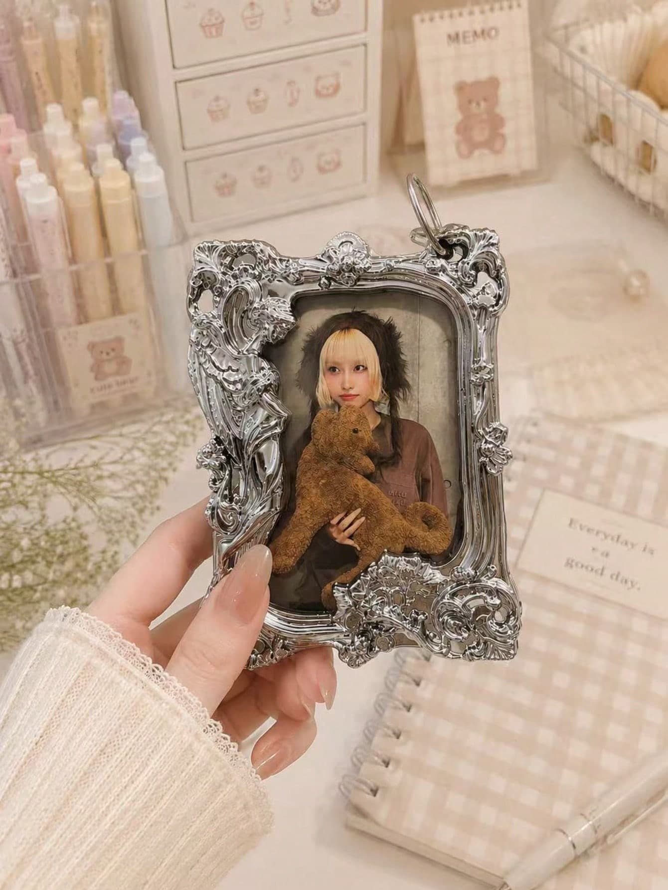 1pc Silver Resin Metal Style Photo Card Holder, Album Photo Protective Card Sleeve, Fits 6.5*9.5cm/2.56*3.74in Photos, Back To School Season