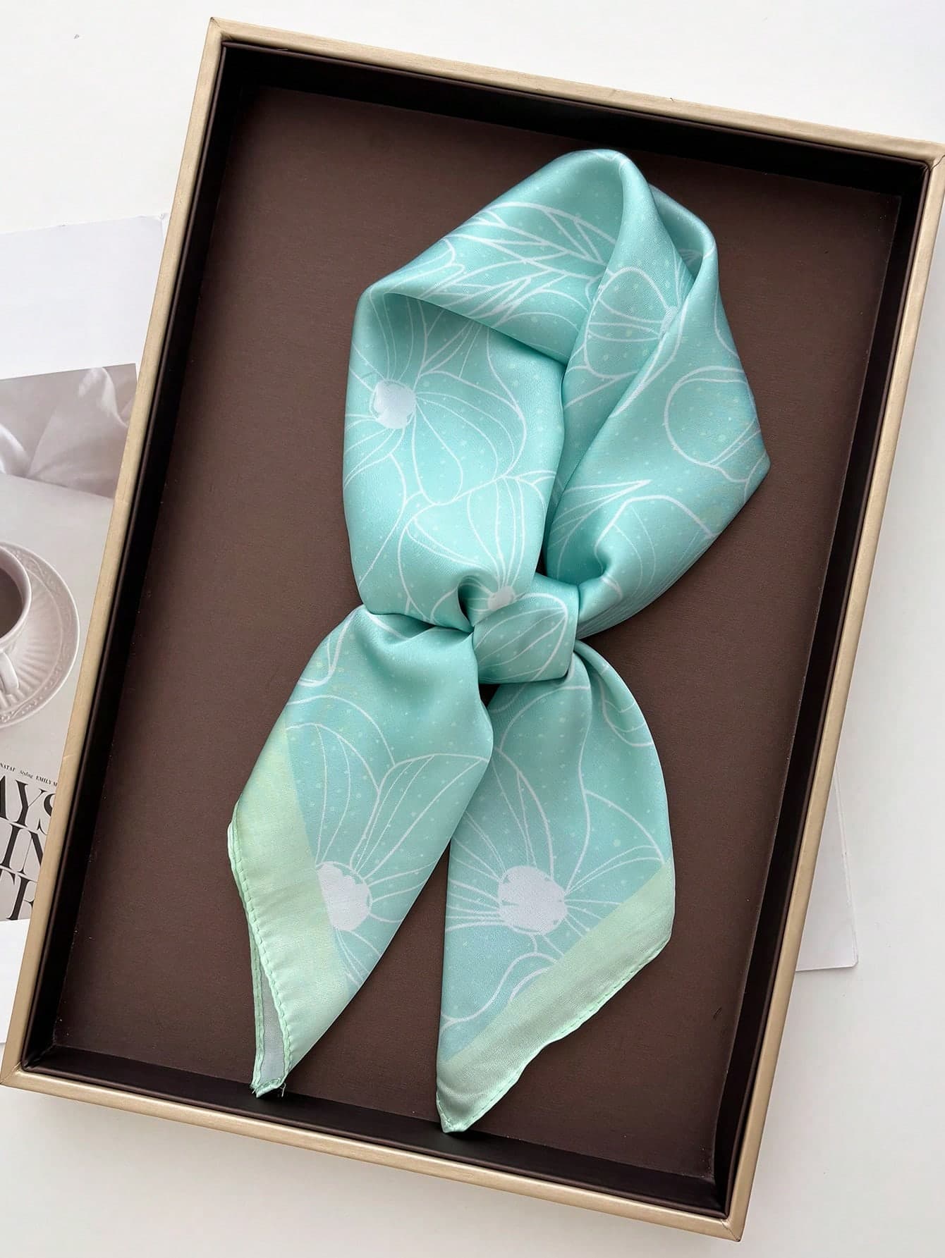 1pc New 2026 French Vintage Casual Romantic Women's Faux Silk Printed Square Scarf, Headscarf, Waist Scarf, Neck Scarf, Shawl, Sun Protection, Neck Protection, Soft And Breathable, Suitable For Outings, Dates, Holiday Parties, Street Dance, Beach Photos, Live Streaming Outfit Matching