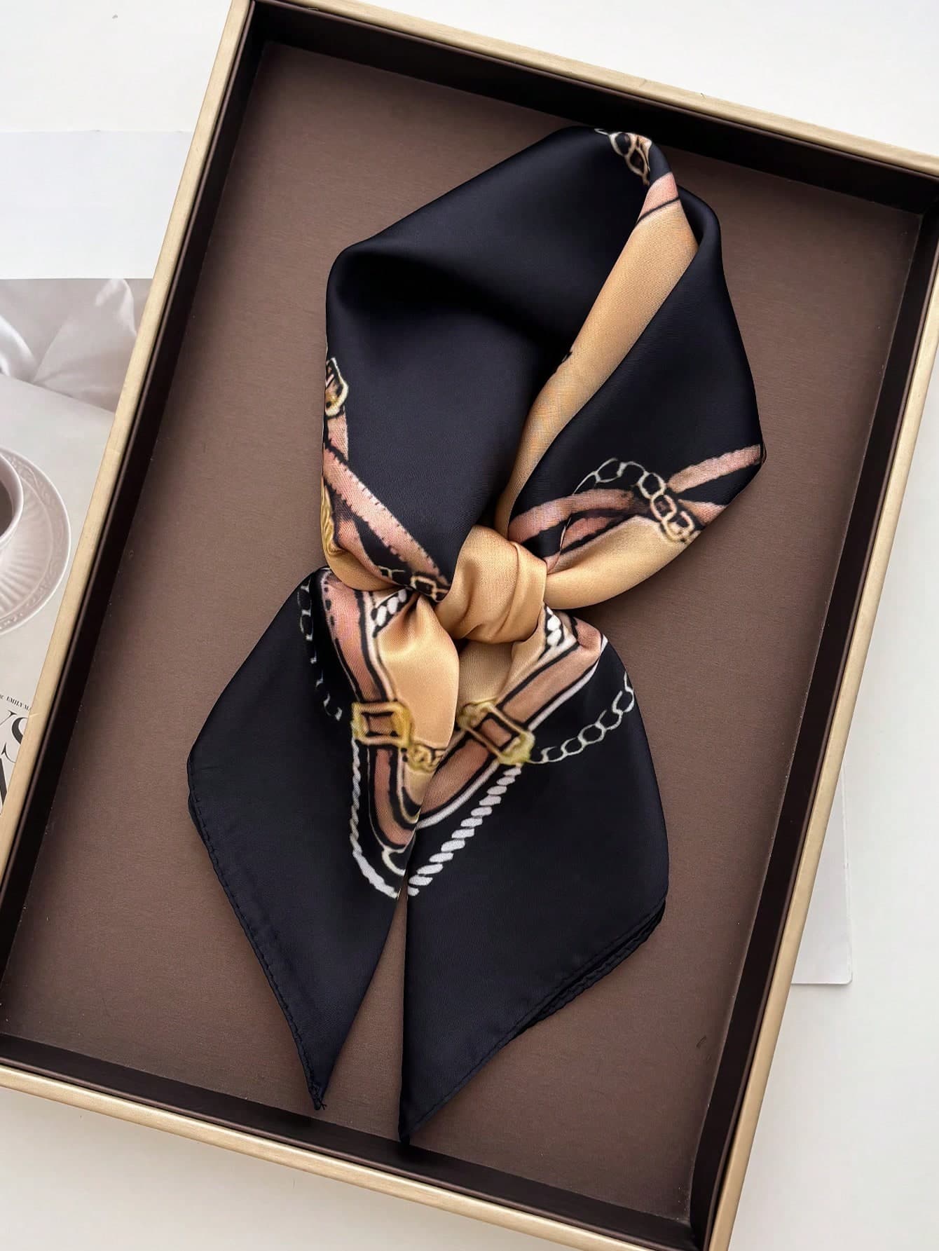 1pc New 2026 French Vintage Mix & Match Belt Chain Women's Faux Silk Printed Square Scarf, Headscarf, Waist Scarf, Neck Scarf, Shawl, Sun Protection, Neck Guard, Soft & Breathable, Suitable For Outings, Dates, Holiday Parties, Street Dance, Beach Photos, Live Streaming Outfit Matching