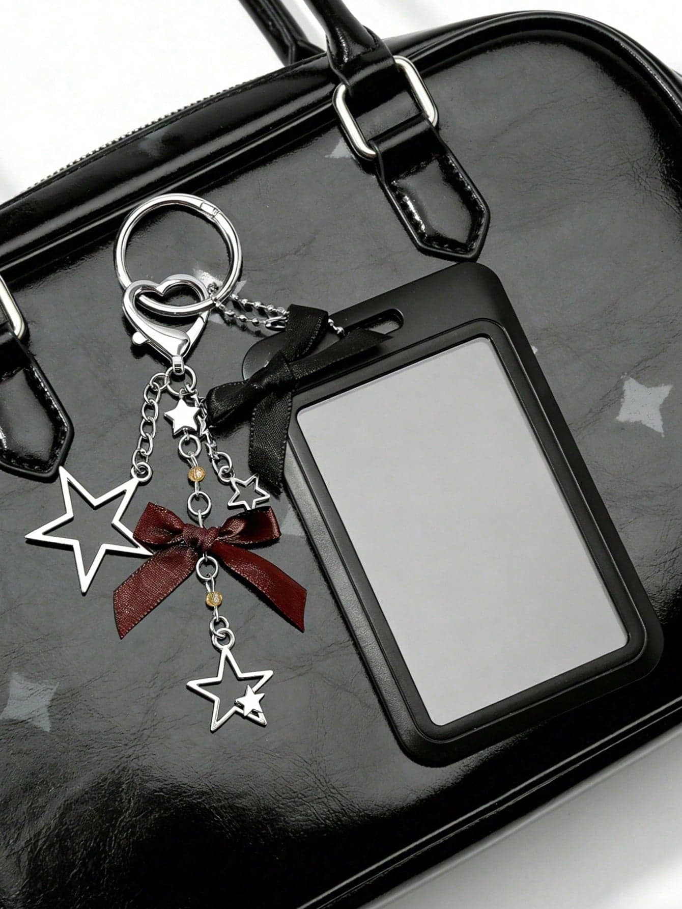 Black And White Star Pendant Card Holder, Pearl Pendant, Five-Pointed Star Pattern Design, Can Be Used As Bag Charm, Keychain, Can Store ID Card, Celebrity Card, Bus Card, Meal Card, Subway Card, Photo, Resident Card, Access Card, Etc., Also Has Protective Function, Can Be Used For Daily Use, Decoration, Or As A Gift For Friends, Family, Lovers, Also Can Be Used As Valentine's Day Gift, Birthday Gift, Mother's Day Gift, Back To School Gift.