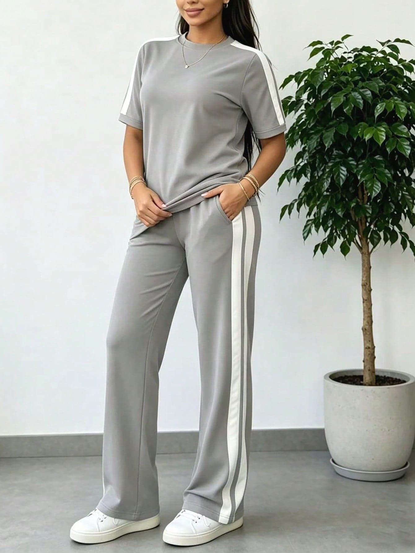 Women's Spring/Summer Outfit, Round Neck Contrast Stripe Short Sleeve T-Shirt Paired With Elastic Waist Loose Pants, Casual 2-Piece Set Elegant