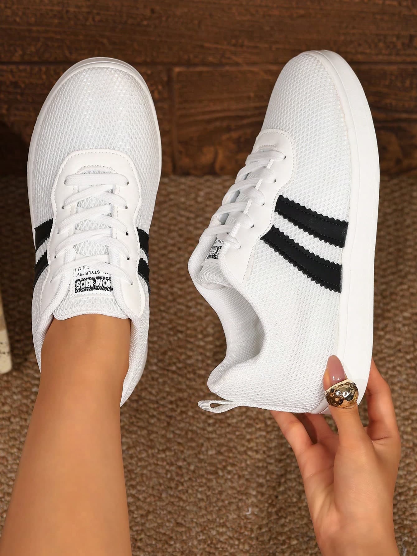 Women's Round Toe Lace-Up Casual Sneakers, Black Double Stripe Decor, Preppy Style Versatile Comfortable Women's Shoes, Suitable For Commuting And Daily Wear