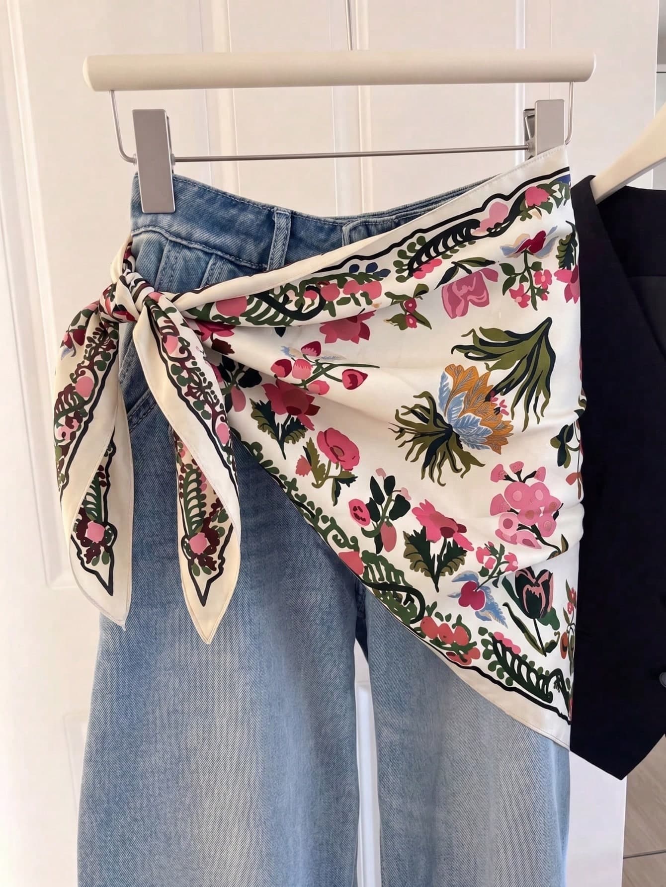 1pc Women's Vintage Floral Print Multipurpose Triangle Scarf, Decorative Square Scarf, Can Be Used As Belt, Headband, Neck Scarf Or Headscarf, Adds Elegant Style To Workwear And Summer Outfits, Aesthetic
