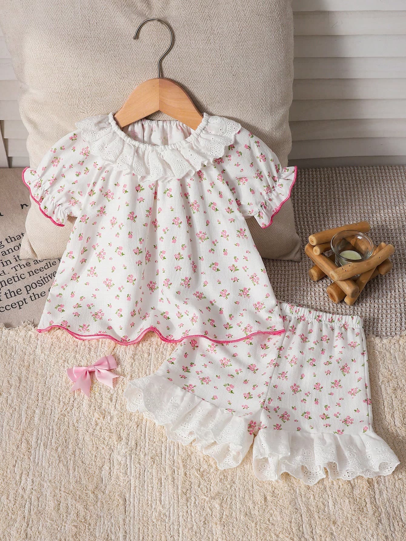 2pcs/Set Cute Baby Pink Floral Bubble Crepe Round Neck Short Sleeve + Shorts Pajama Set, Comfortable And Soft Spring/Summer Loungewear