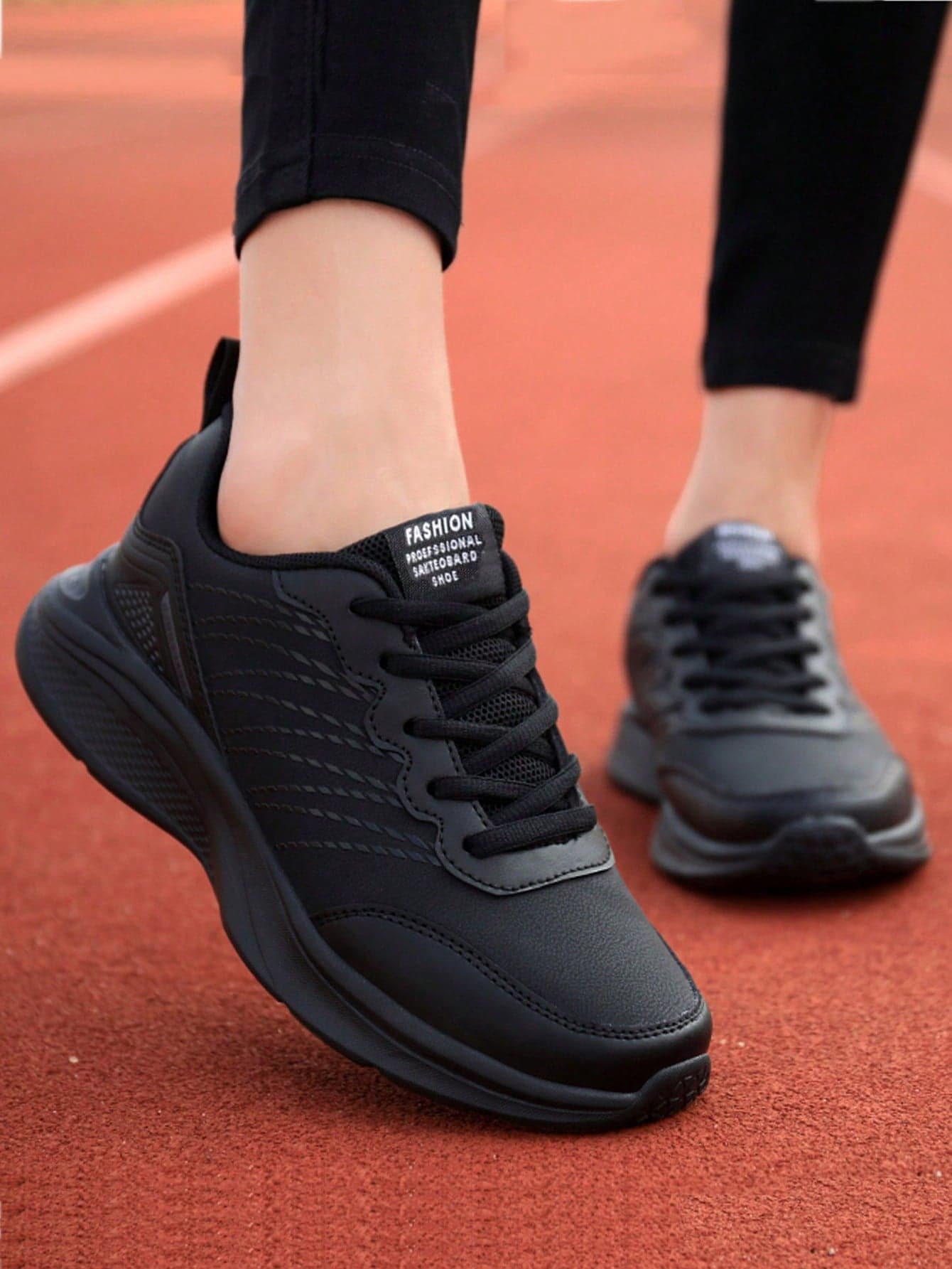 [Runs Small Half Size] Double Star Solid Color Sports Shoes 2026 Spring/Summer New Women's White British Style Lace-Up Sneakers, Round Toe Low-Top Thick Sole Anti-Slip Shoes, Fashionable Breathable Thick Sole Student Shoes