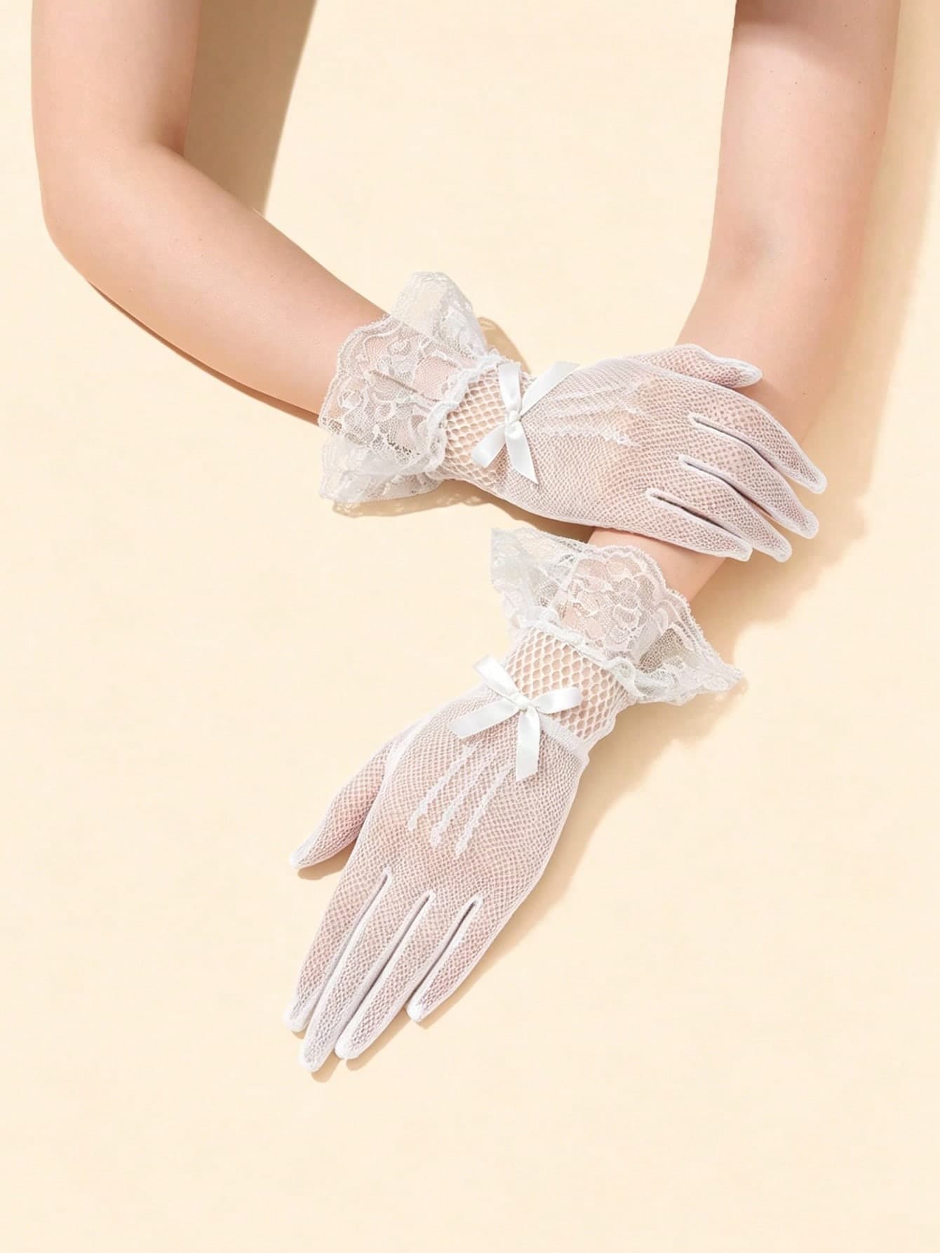 1 Pair Summer Sun Protection Gloves, Vintage White Lace Mesh Short Gloves With Bow Decor, Elegant Atmosphere, Suitable For Banquet/Wedding/Party/Ball/Photoshoot