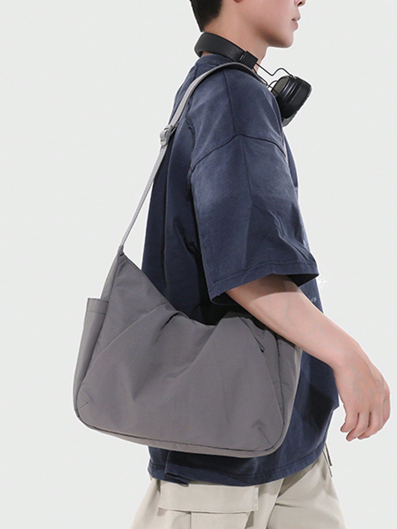 1pc (17.7in*10.6in*4.3in) Fashion Men's Crossbody Bag, Shoulder Bag, Messenger Bag, Large Capacity, Scratch-Resistant And Wear-Resistant Material, Suitable For Travel, Commuting, Adjustable Shoulder Strap, Gift For Family And Friends, Simple Casual Grey Men's Crossbody Bag