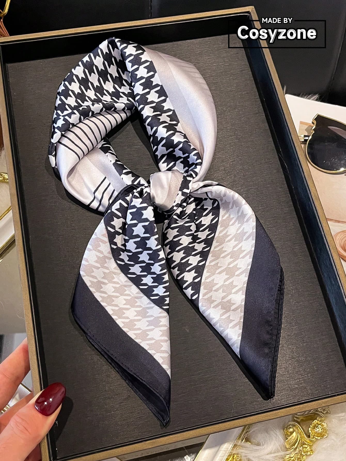 1pc Simple Houndstooth Stripe Patchwork Pattern Printed Faux Silk 70cm Small Square Scarf Women's Bandana, Spring/Summer Essential Bag Tie Hairband, Fashion Versatile Belt, Ribbon, Neck Scarf Elegant Hair Accessory Styling Decoration