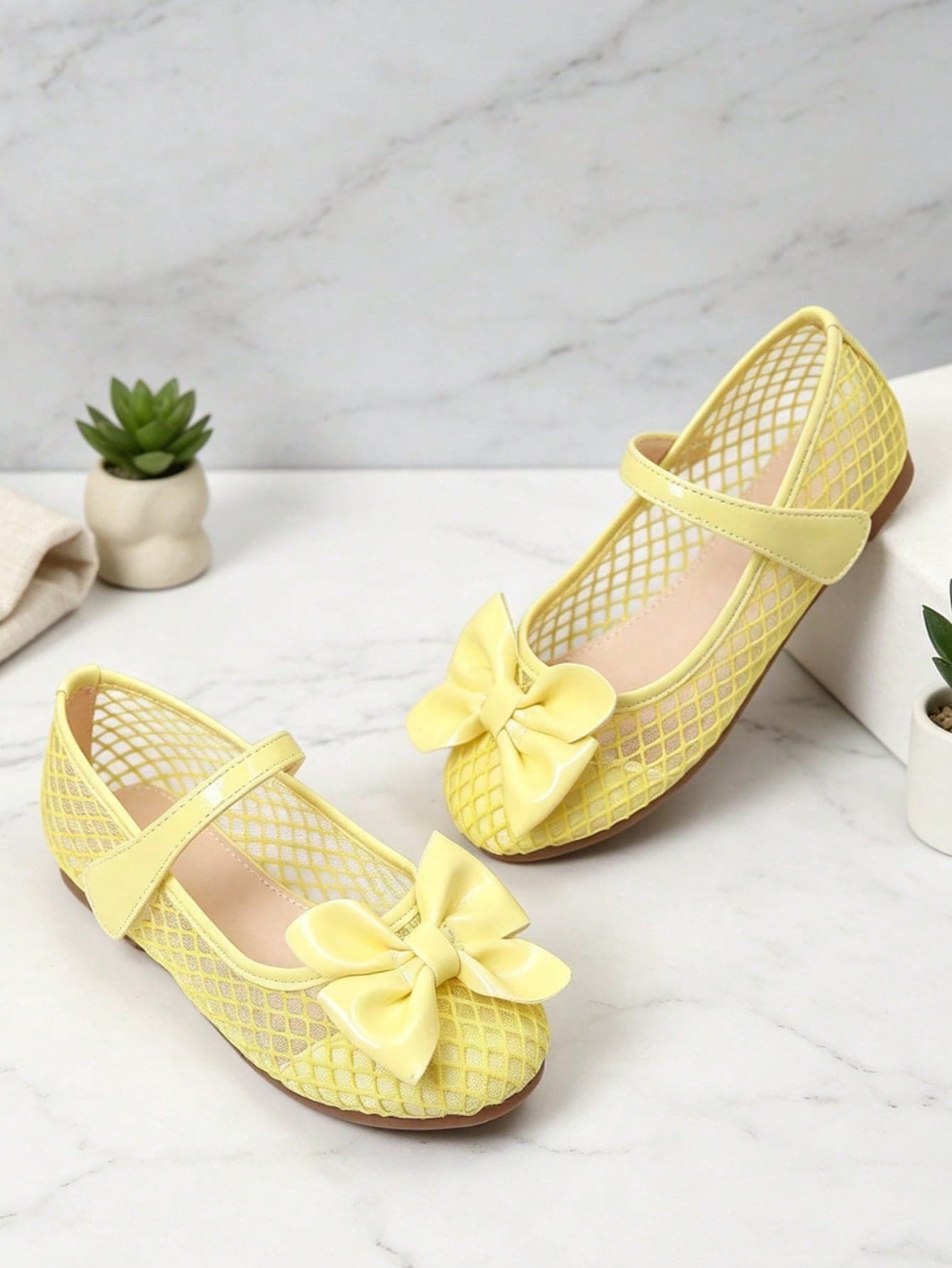 1 Pair Kids Shoes, Cute Yellow Mesh Bow Mary Jane Shoes, Breathable Hollow Design, Mary Jane Flat Shoes, Suitable For Spring, Summer, Autumn, Easter, Birthday, Wedding, Flower Girl, Back To School, Daily Casual Wear, Ideal Gift For Holidays And Birthdays