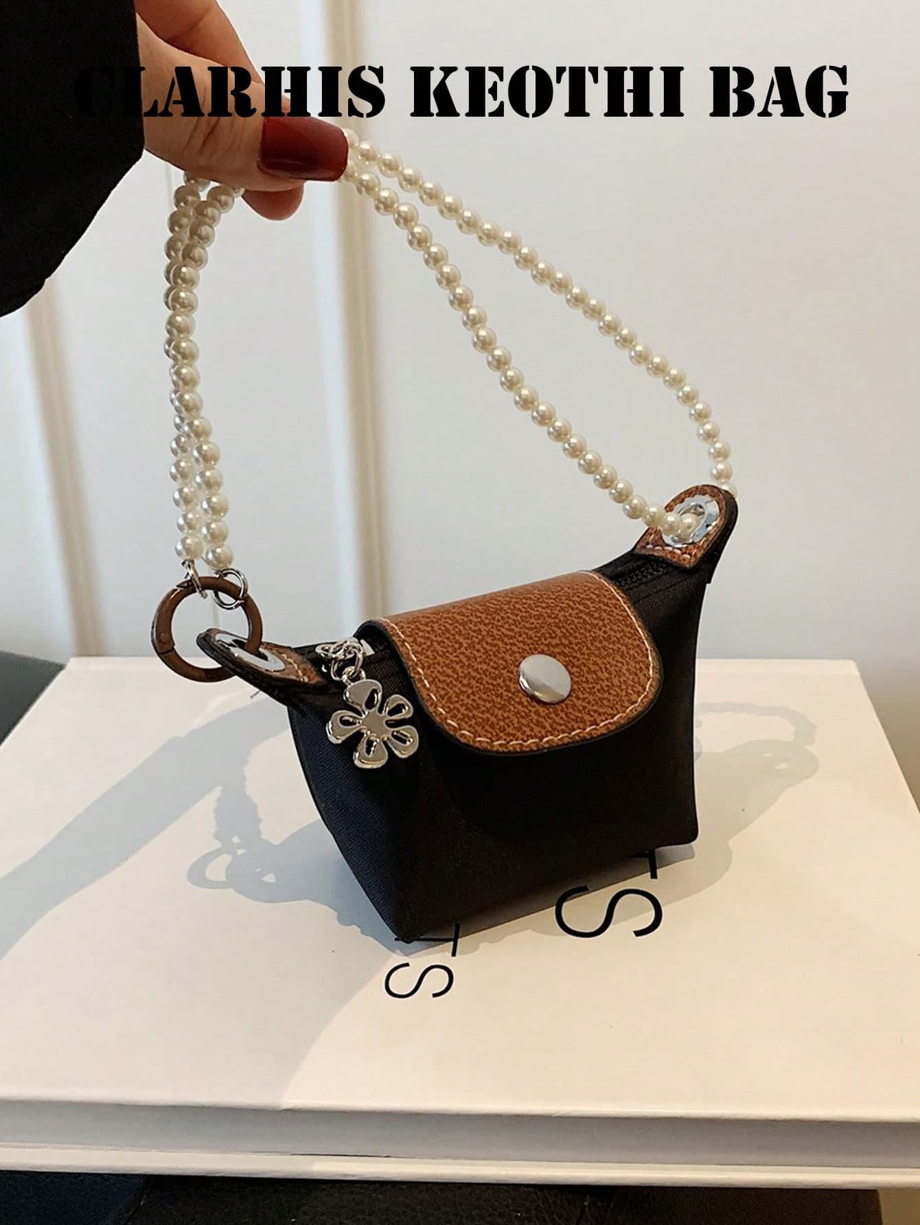 Fashionable Minimalist Handbag With Pearl Chain And Detachable Pearl Chain Shoulder Strap. Charming And Compact Design Exudes Understated Parisian Elegance, Perfect For Carrying Daily Essentials Or As An Eye-Catching Accessory.