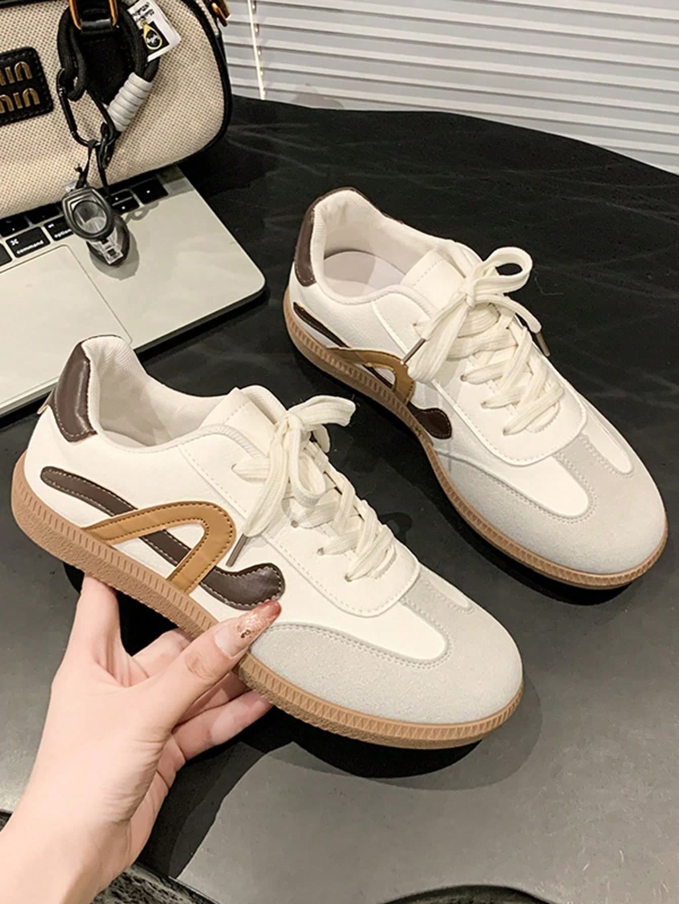 2026 New Women's Flat Lightweight Comfortable Fashion Sports Outdoor Skate Shoes