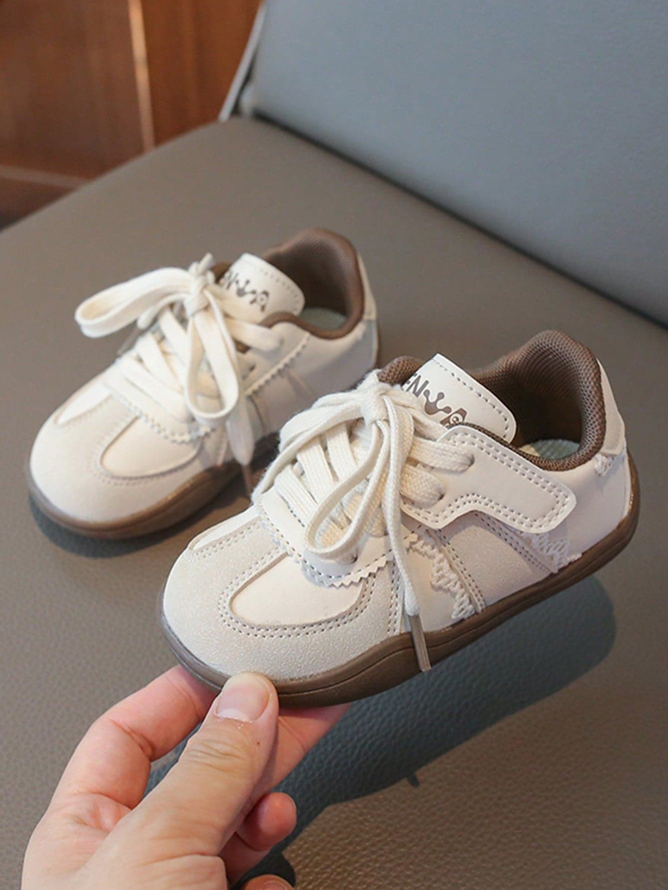 1 Pair Kids Beige Lace Decor Sneakers, Hook & Loop + Lace-Up Dual Closure, Soft Sole Walking Shoes