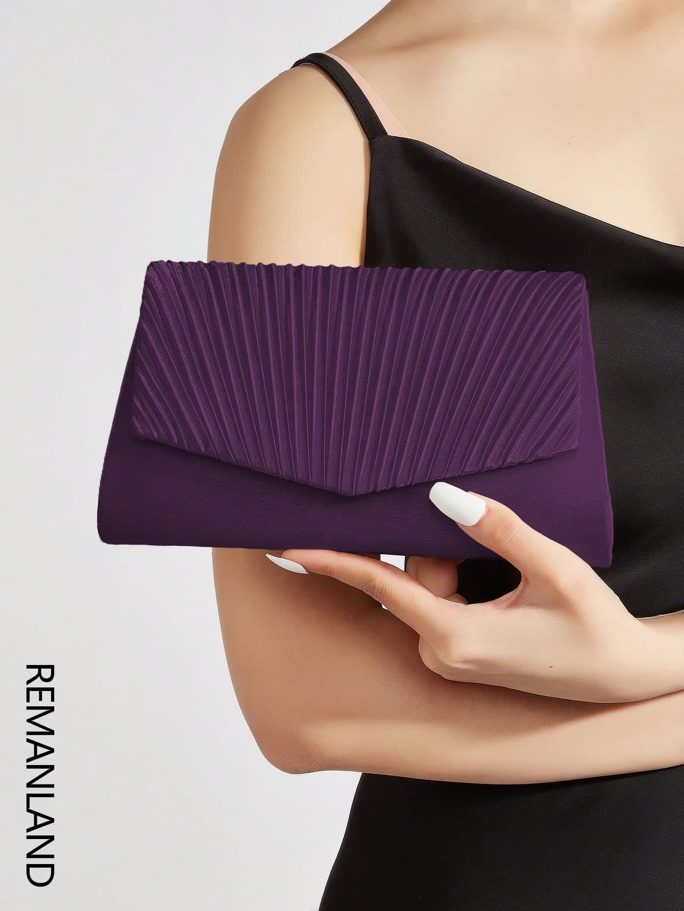 REMANLAND Elegant Lightweight Pleated Fashion Clutch, Glamorous Party/Evening Bag, Perfect Choice For Party Girls, Brides, Ladies, With Hidden Card Slot Compartment, Can Be Used As Shoulder Bag Or Crossbody Bag, Comes With Detachable Metal Chain, Suitable For Balls, Banquets, Parties And Other Occasions, Also The Best Gift For Your Loved Ones.