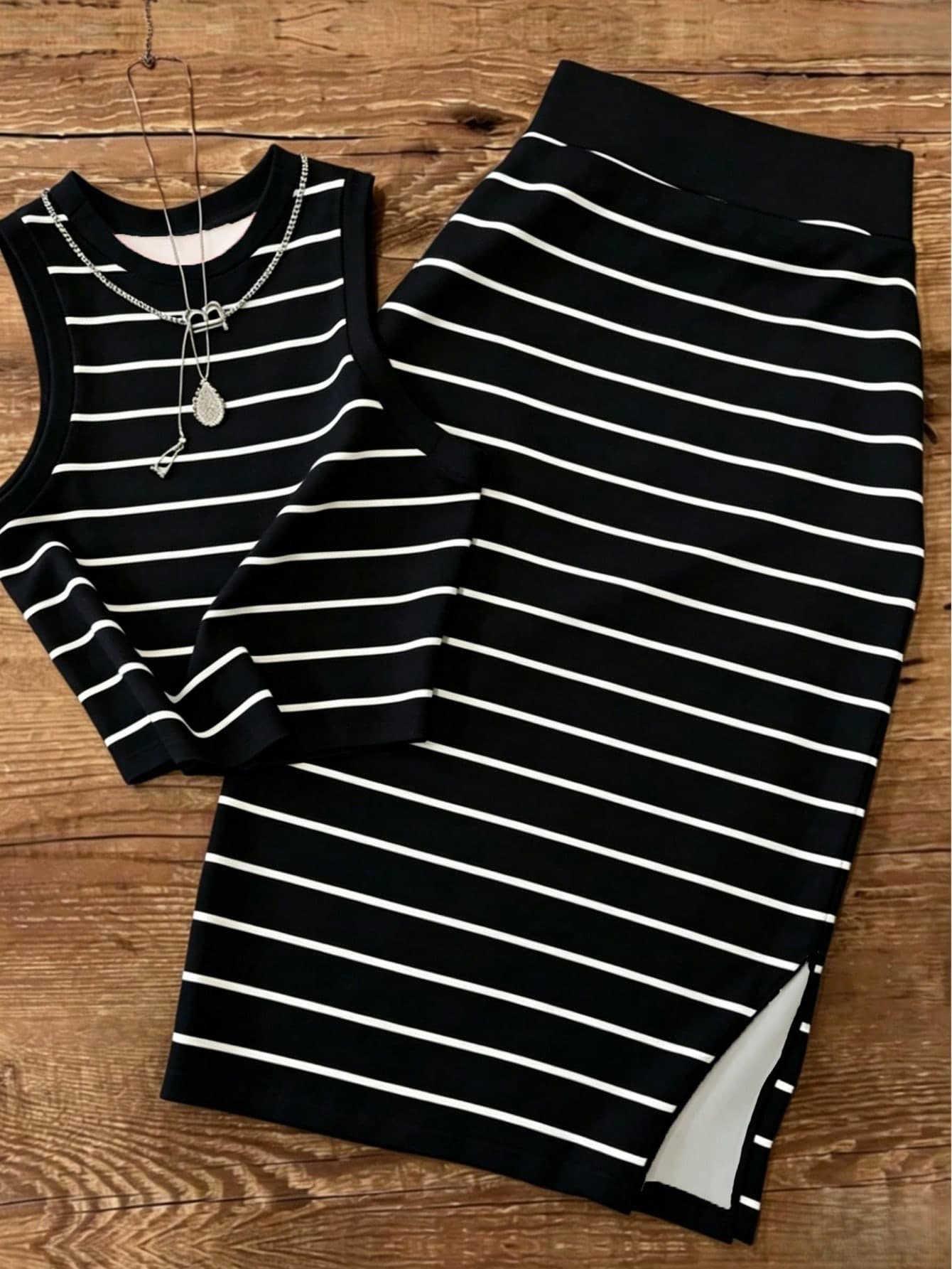 UREREM Women's Striped Contrast Color Casual Elegant Party Ribbed Slit Beach Vest And Skirt 2-Piece Set Black Summer, Vacationcore