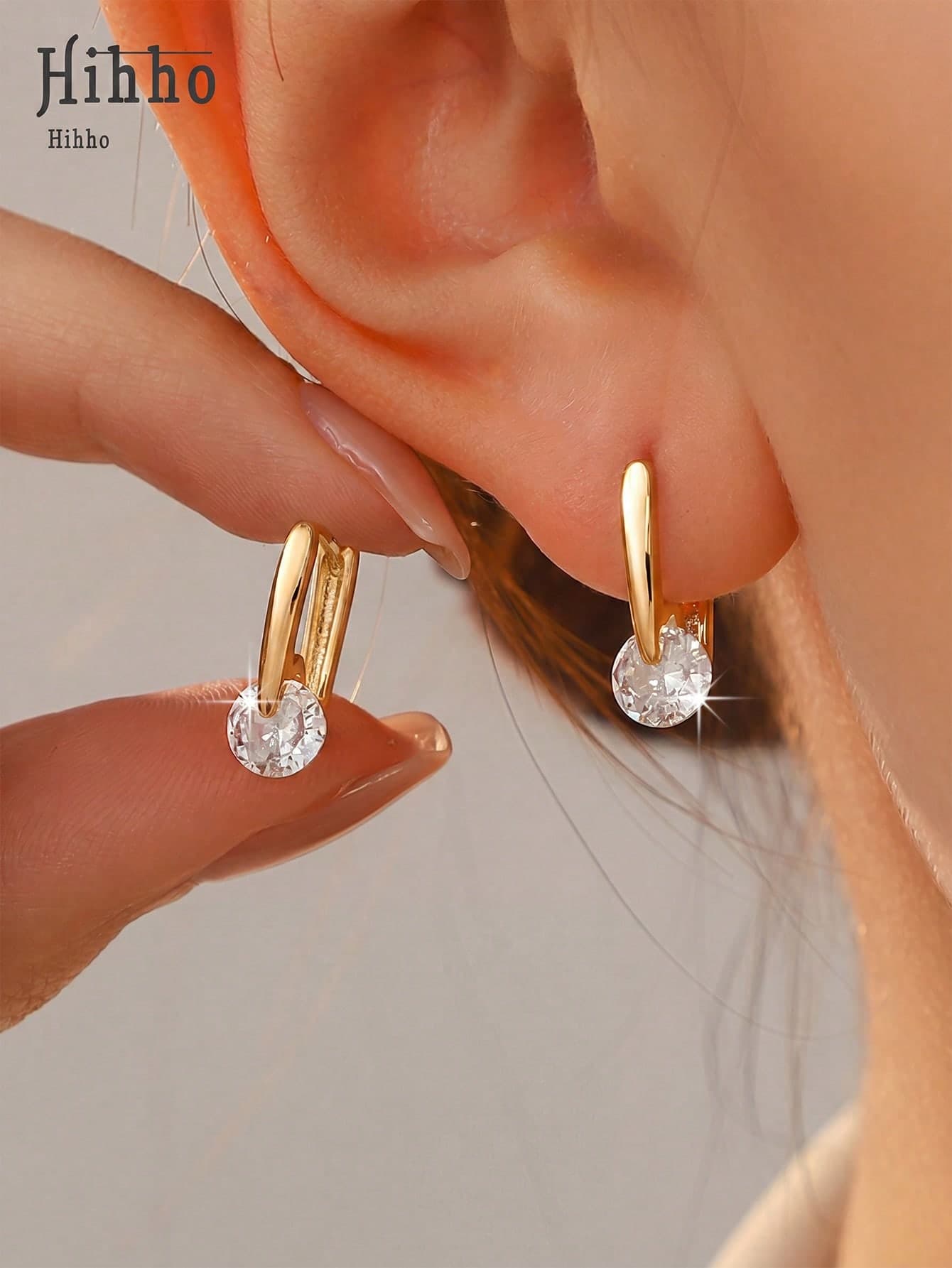 Hihho 1 Pair Minimalist Luxury Commuter Versatile Cool High-End Shiny Round Zirconia Inlaid Geometric Design Rotating Exquisite Elegant Women's Jewelry Earrings Suitable For Daily Wear, Outings, Shopping, Commuting, Can Be Paired With Casual And Elegant Outfits