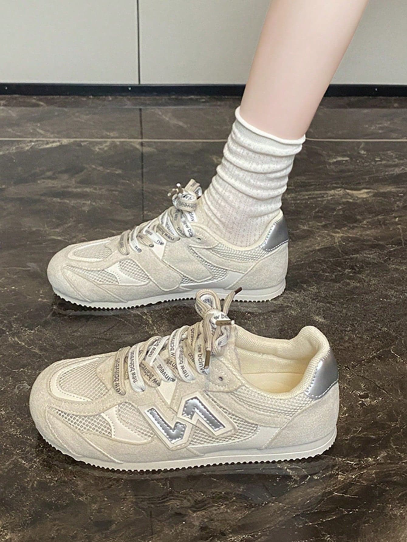 2026 New Flat Plus Size 36-41 Women's Hook And Loop Student Sports Casual Fashion White Sneakers German Army Trainer Shoes