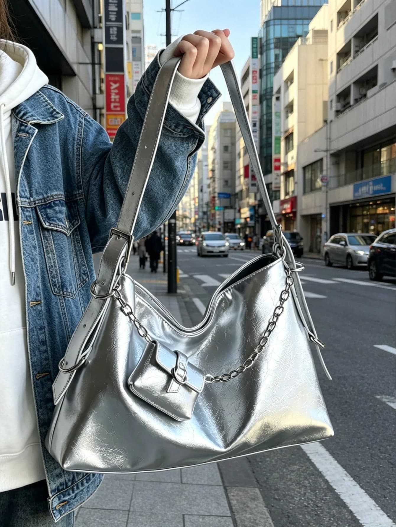 Ladies' Tote Bag, New Motorcycle Style Lightweight And Large Capacity Chain Shoulder Tote Bag, Suitable For Street Wear And Short Distance Travel