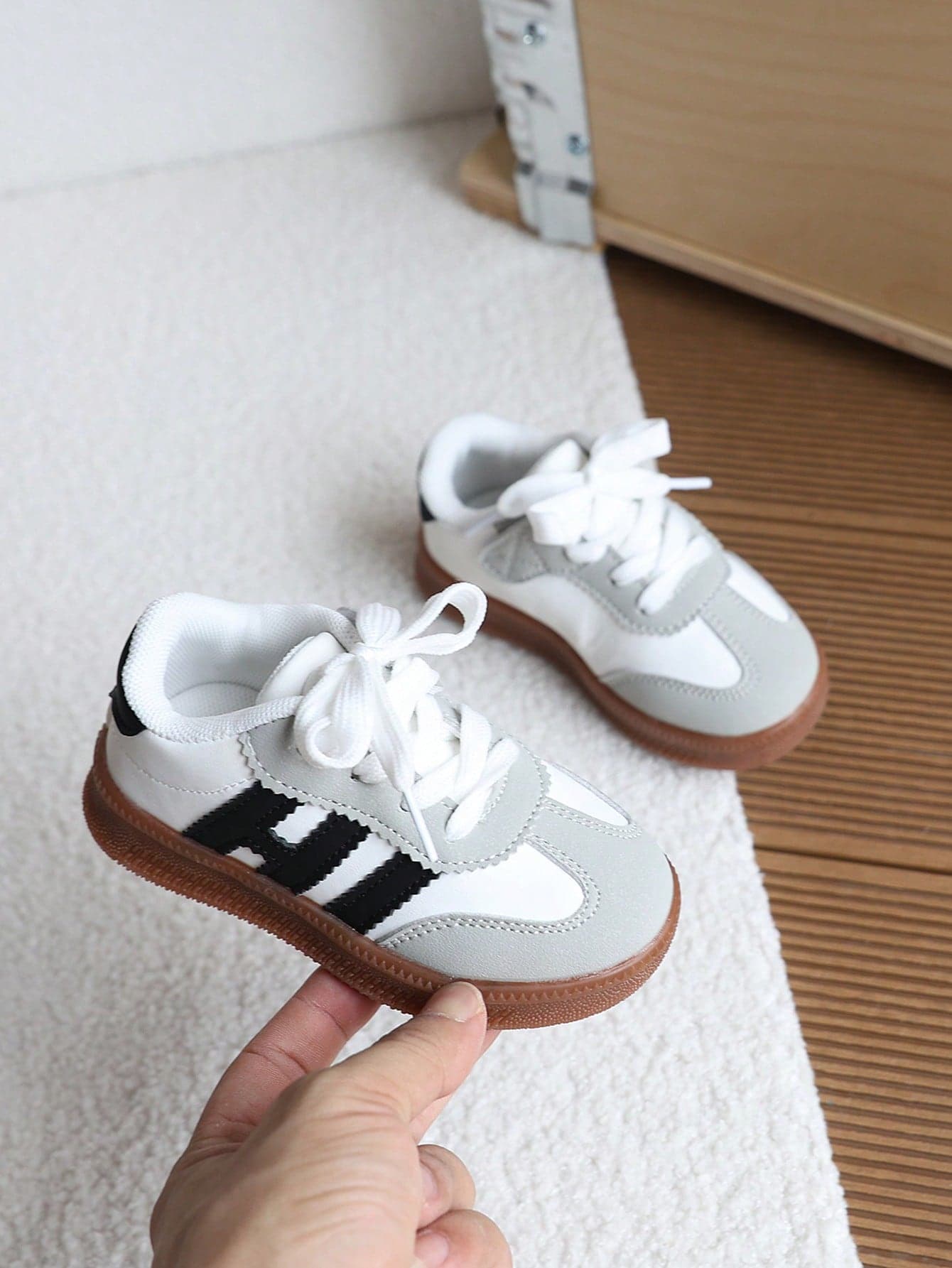 1 Pair Unisex Kids Colorblock Training Shoes, Spring/Autumn New Soft Sole Non-Slip Baby Sneakers