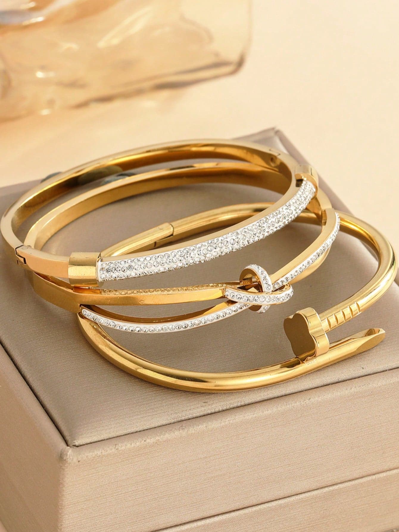 3/1pc Luxury Sparkling 304 Stainless Steel Women's Bracelet Set, Knot Bracelet, Bow Bracelet, Four-Leaf Clover Bracelet. 18K Gold Plated Jewelry Set. Vintage Classic Minimalist Style, Versatile Accessories, Suitable For Party, Valentine's Day Gift, Carnival, Music Festival, Street Style, Banquet