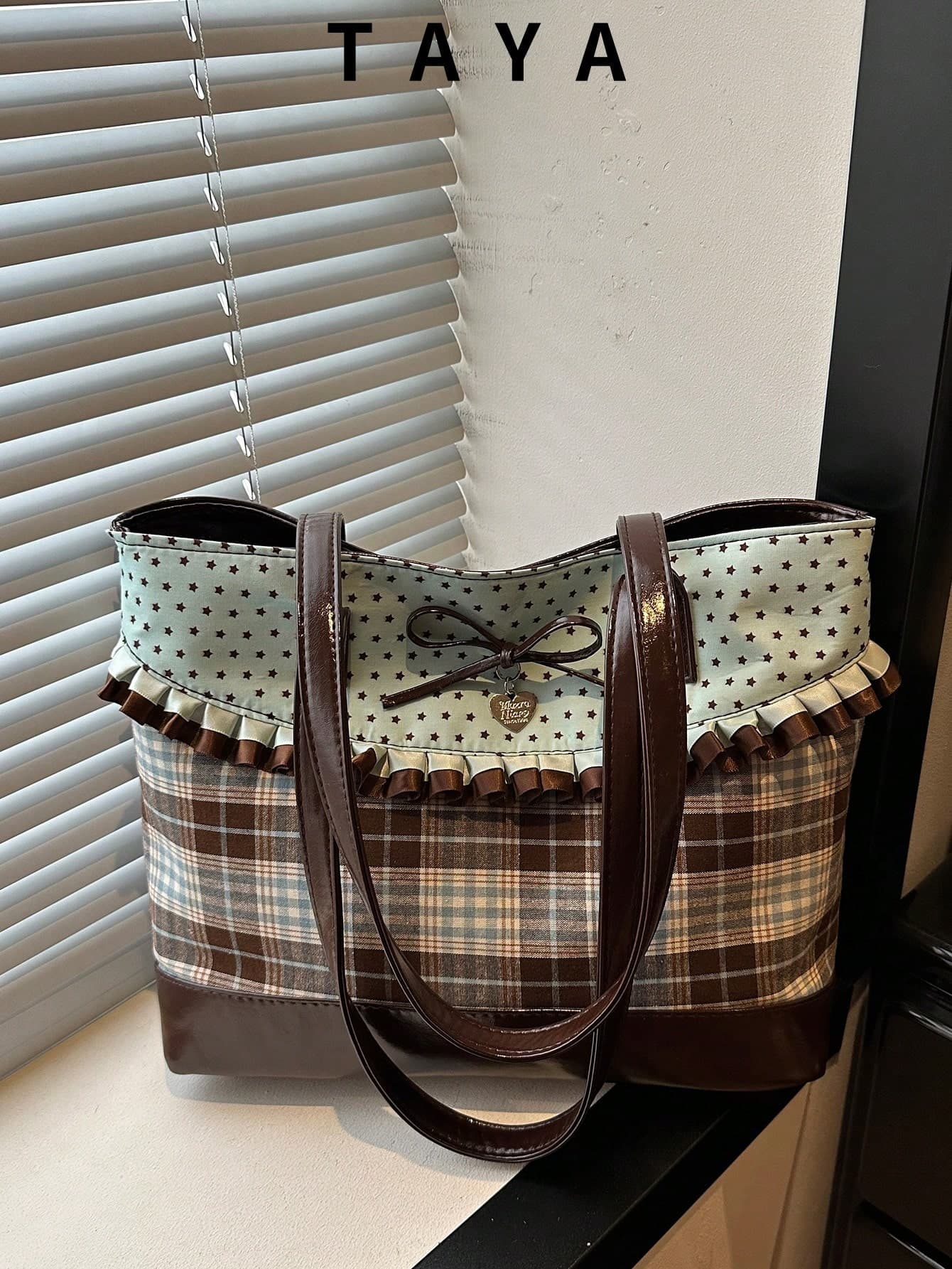 New Fashion Tote Bag, Sweet Style With Ruffle And Bow Decoration, Striped And Polka Dot Print Patchwork, Zipper Closure, Large Capacity Lightweight Minimalist Shoulder Bag. Suitable For Women's Daily Life, Casual, Commuting, Work, Vacation And Student Use
