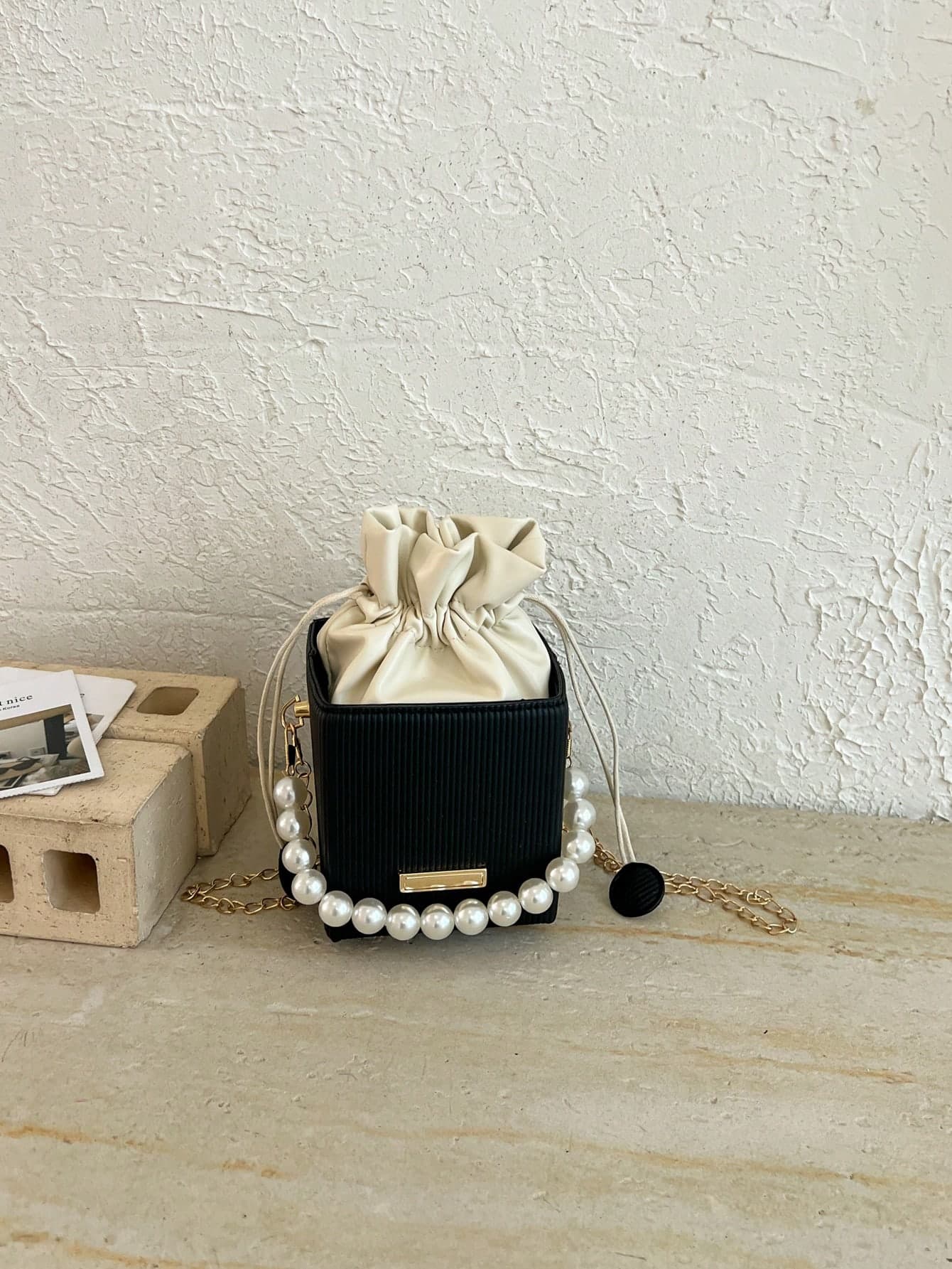 1pc Mini Pearl Chain Decor Striped Embossed Solid Color PU Portable Drawstring Fashion Crossbody Bag Suitable For Women's Daily Use