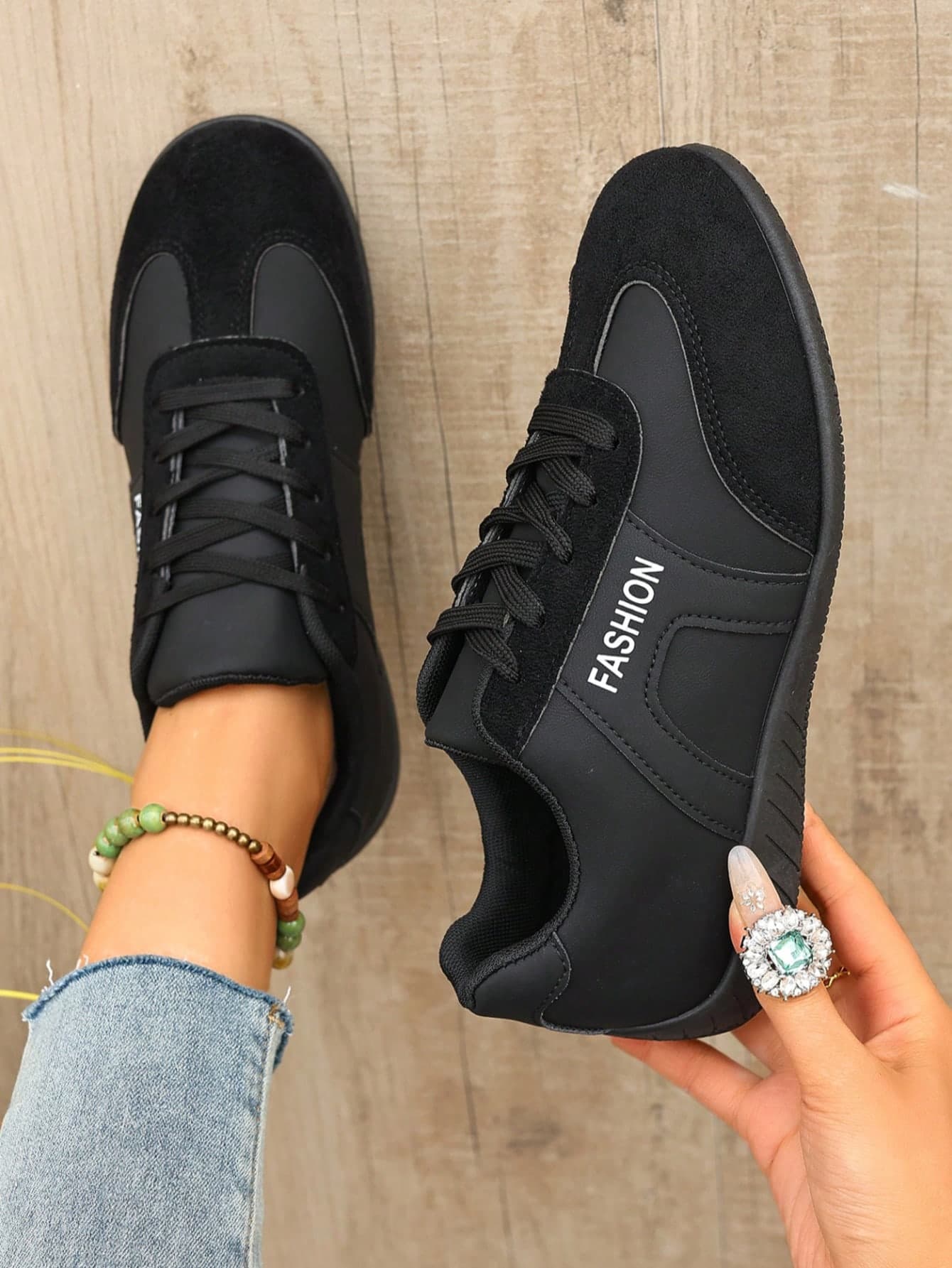 Women's Comfortable Lightweight Black Flat Non-Slip Outdoor Sports Casual Student Running Sneakers