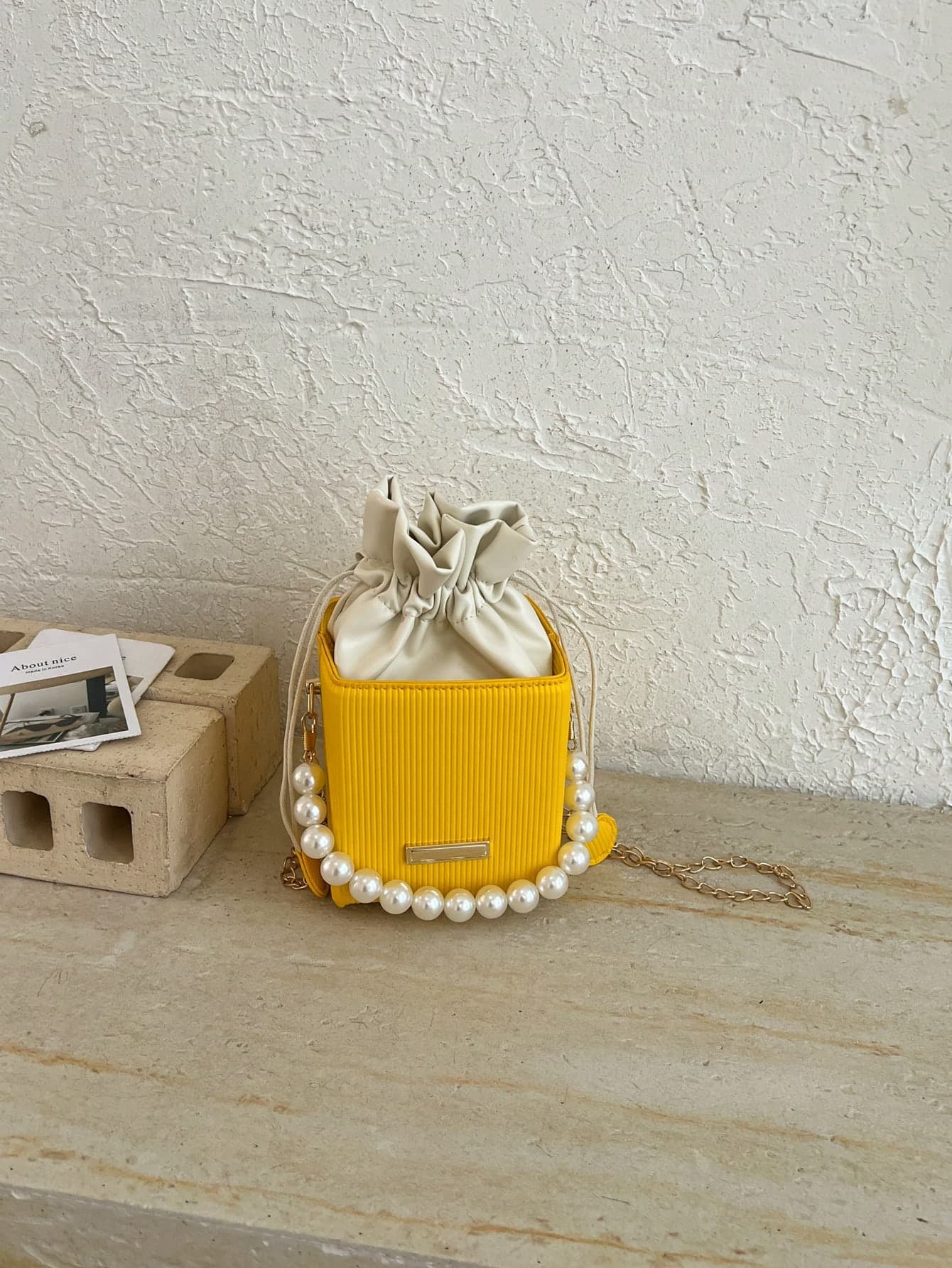 1pc Mini Pearl Chain Decor Striped Embossed Solid Color PU Portable Drawstring Fashion Crossbody Bag Suitable For Women's Daily Use