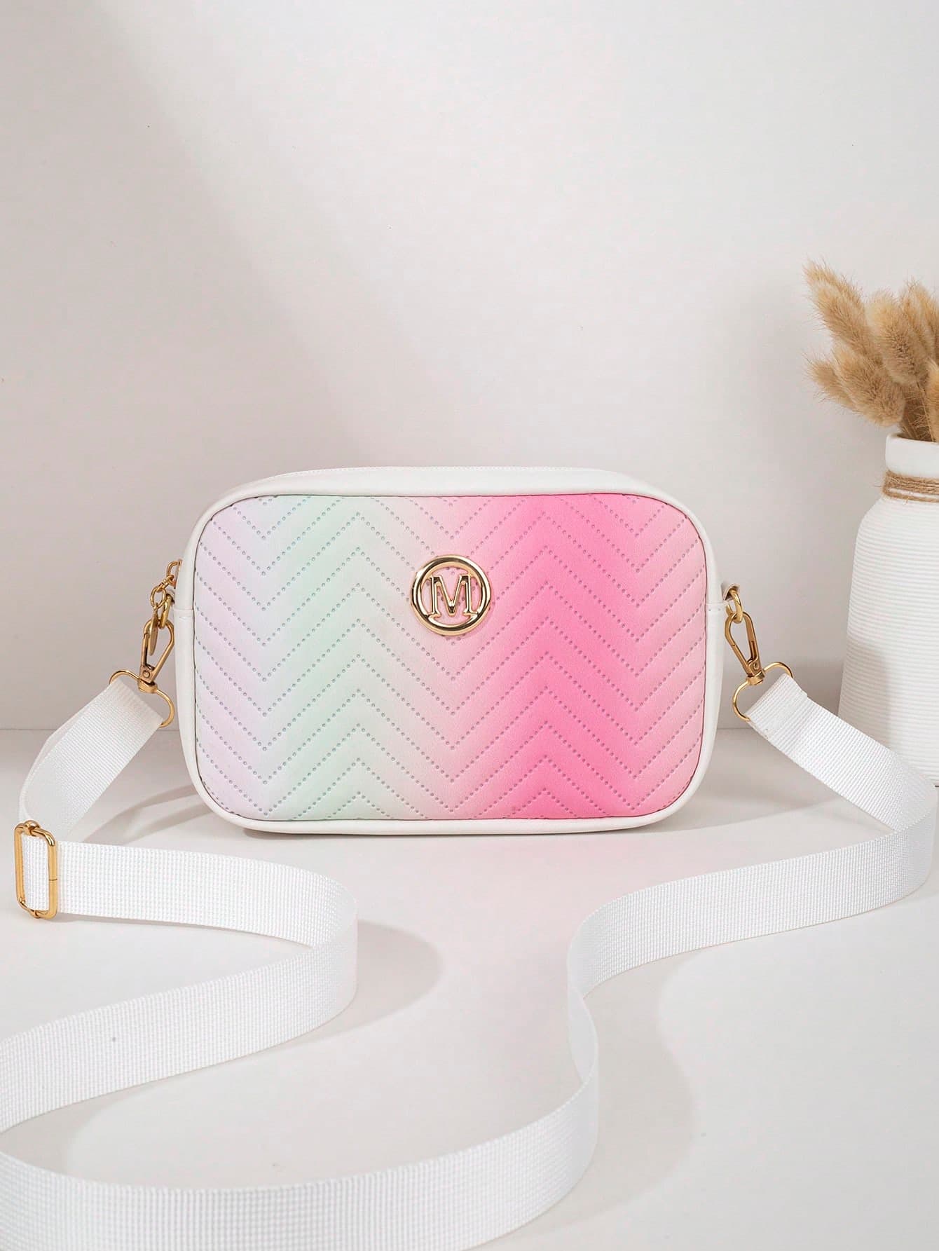 Lightweight Black Crossbody Bag, Fashionable Wide Strap Shoulder Bag, Suitable For Daily Casual Wear, Elegant Round Gold Hardware Quilted Camera Bag With Adjustable Strap, Daily Use