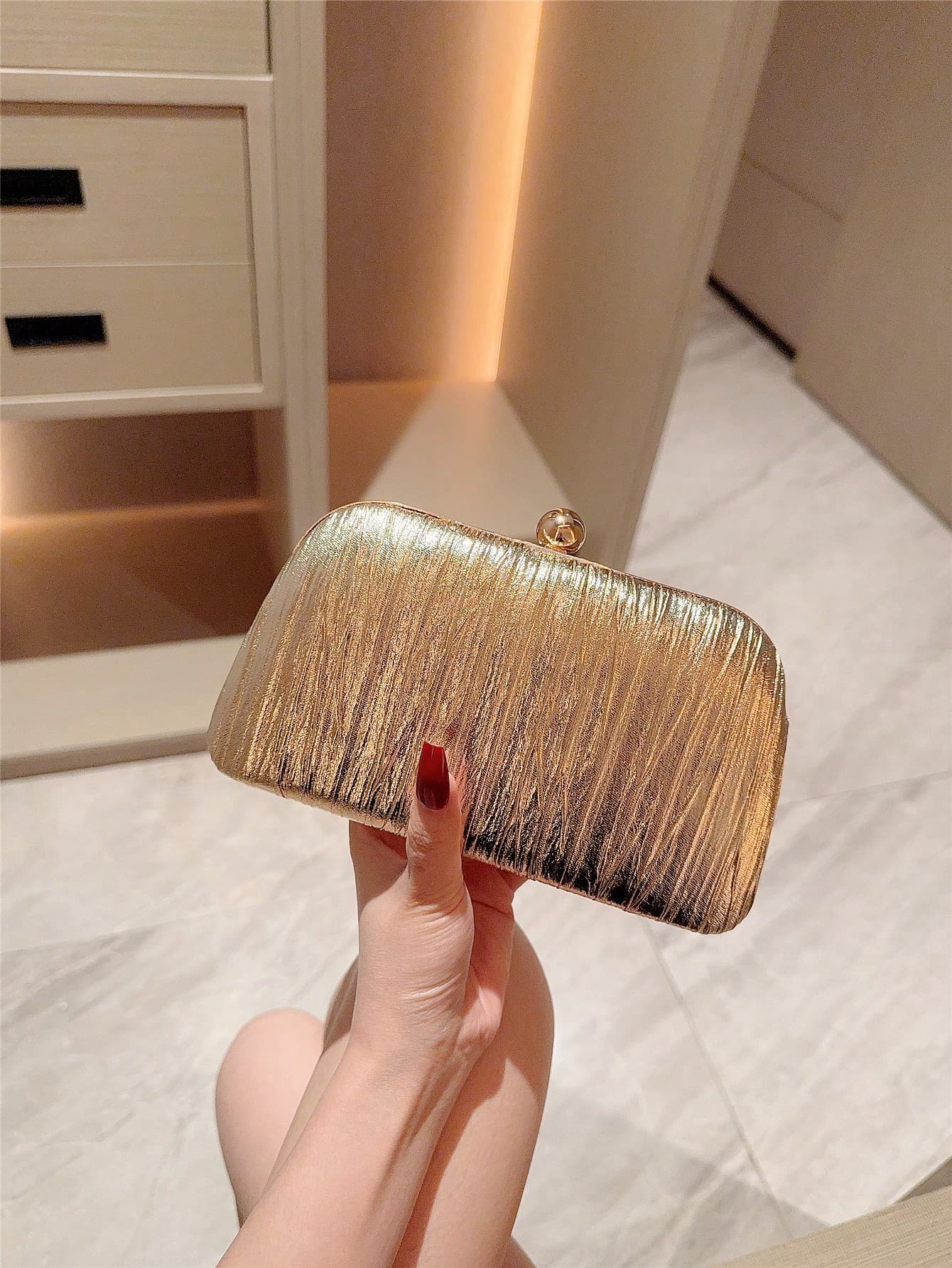 Moonlit Eve Bag 1pc Gold Pleated Mini Box Clutch, High-End Metal Double Pearl Button Design, Elegant Box Evening Bag For Party Girls, Brides, College Students, Career Starters And White-Collar Women, Suitable For Parties, Balls, Weddings, Perfect Match For Ball Accessories, Comes With Metal Chain