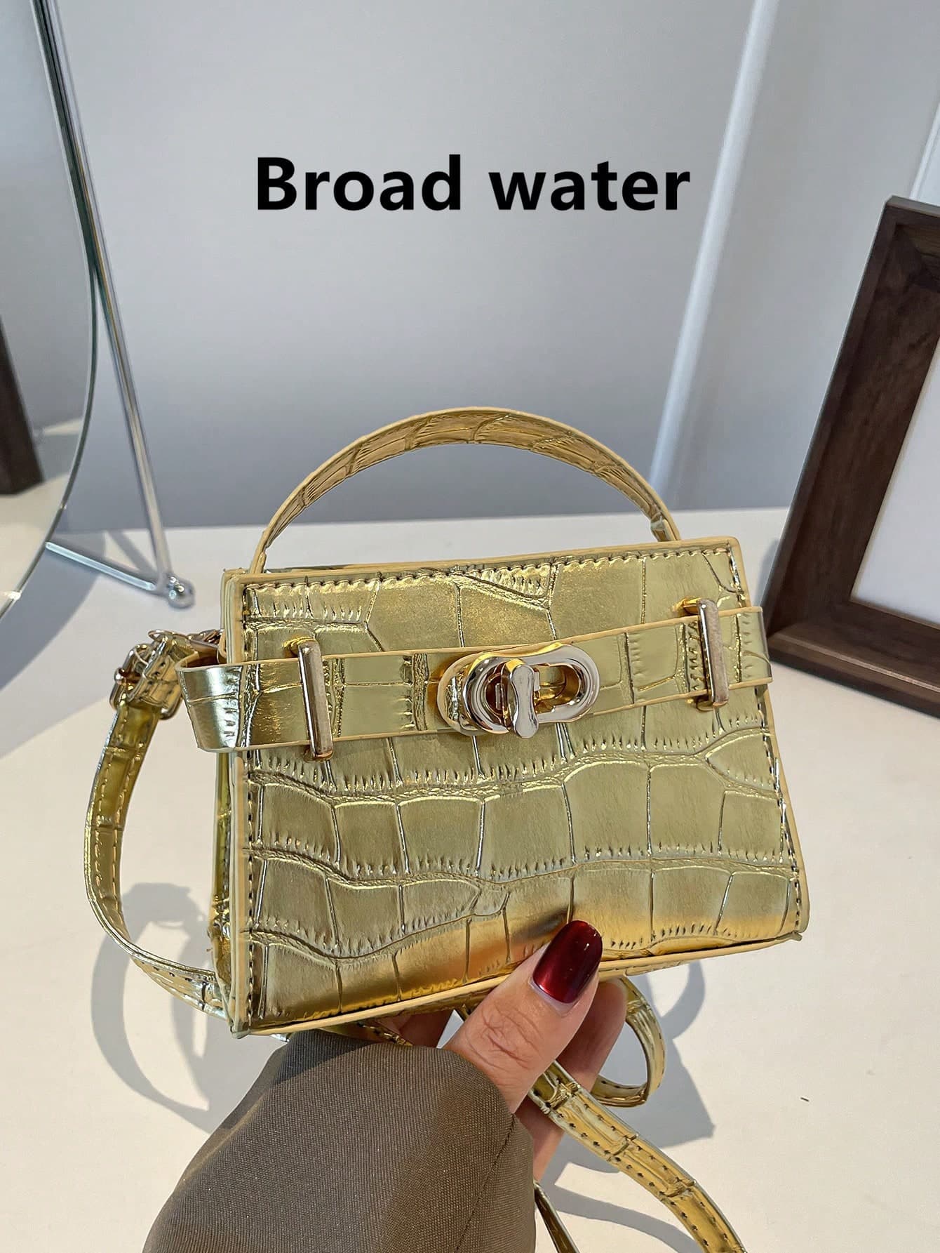 Crocodile Embossed Flap Square Bag, Fashion Solid Color Embossed Handbag, Fashion Metal Lock Decoration, Mini Shoulder Bag Crossbody Bag, Home, Shopping, Commute Women's Bag